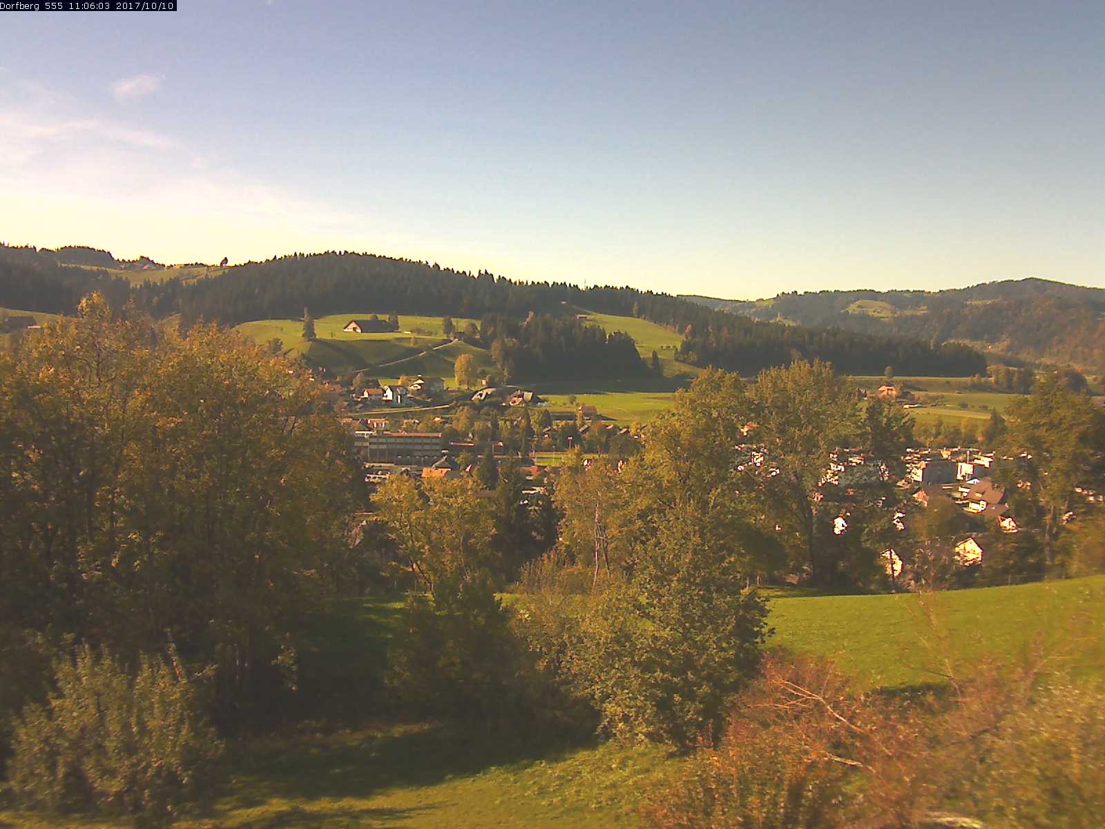 Webcam-Bild: Aussicht vom Dorfberg in Langnau 20171010-110601
