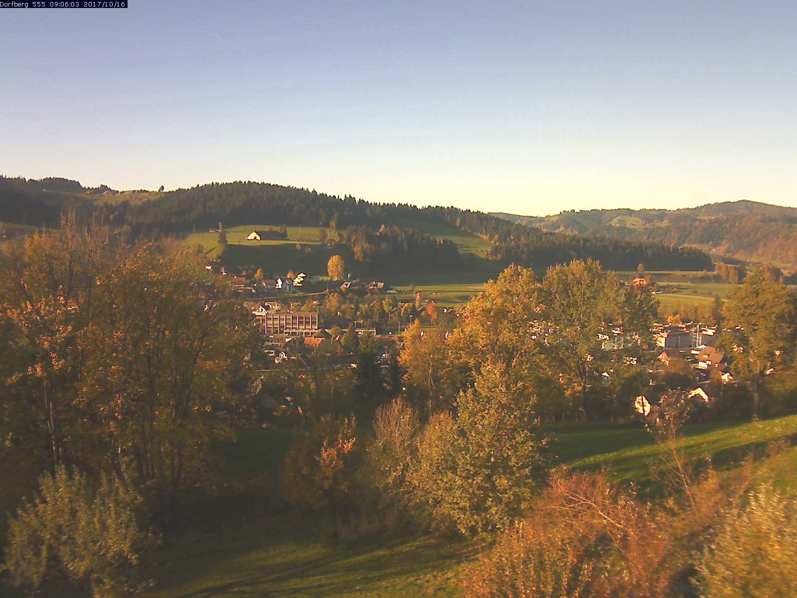 Webcam-Bild: Aussicht vom Dorfberg in Langnau 20171016-090601