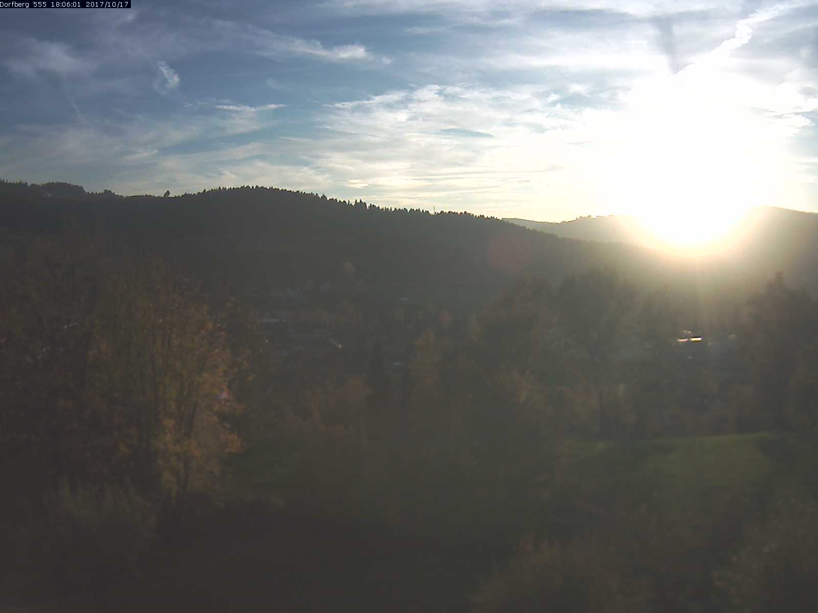 Webcam-Bild: Aussicht vom Dorfberg in Langnau 20171017-180601