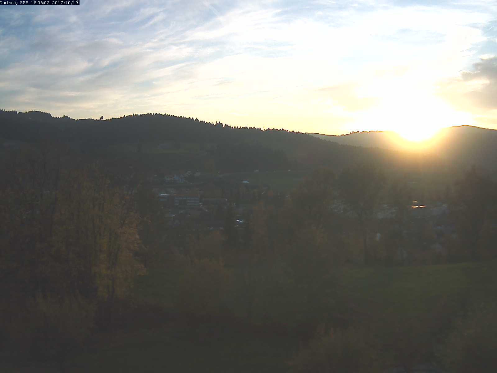 Webcam-Bild: Aussicht vom Dorfberg in Langnau 20171019-180601