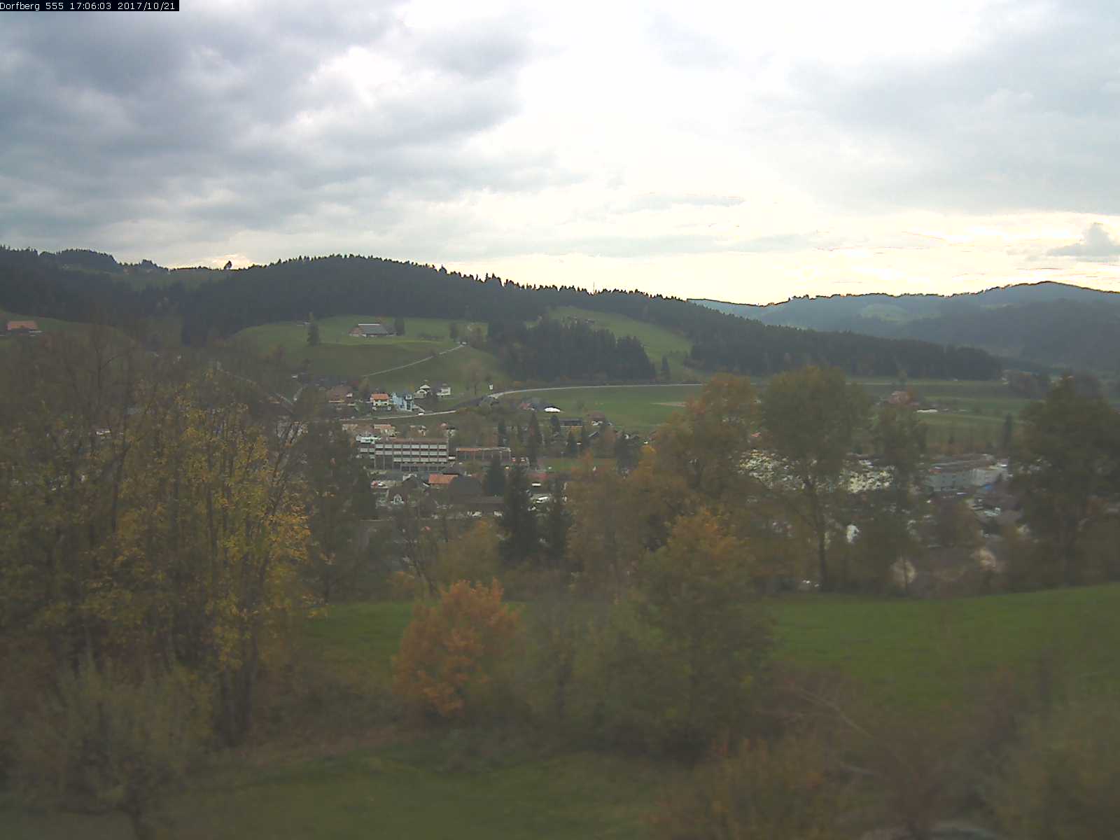 Webcam-Bild: Aussicht vom Dorfberg in Langnau 20171021-170601