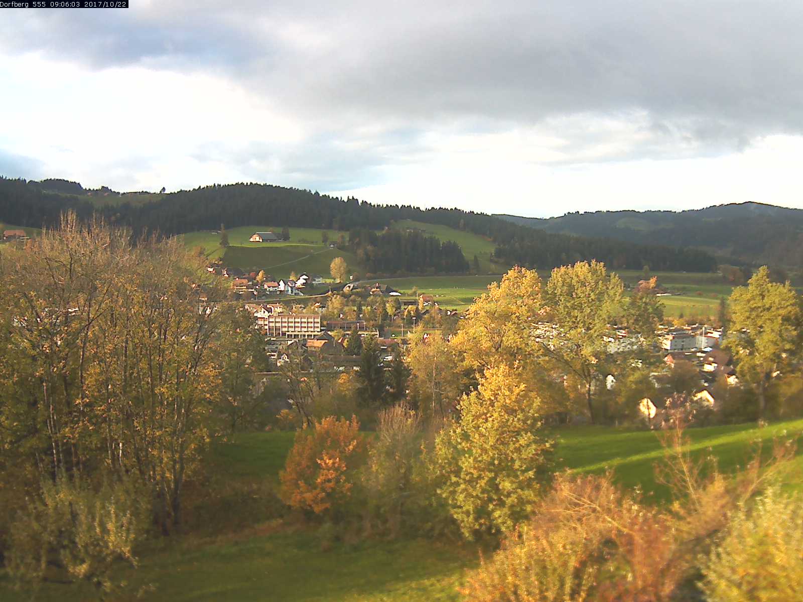 Webcam-Bild: Aussicht vom Dorfberg in Langnau 20171022-090601