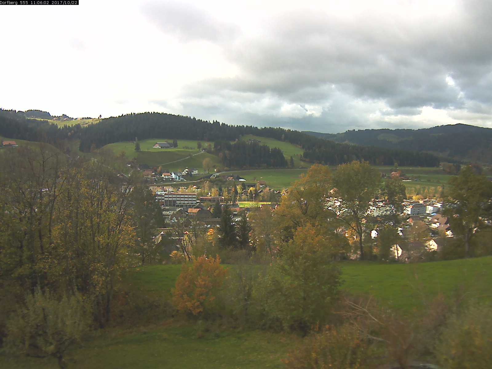 Webcam-Bild: Aussicht vom Dorfberg in Langnau 20171022-110601