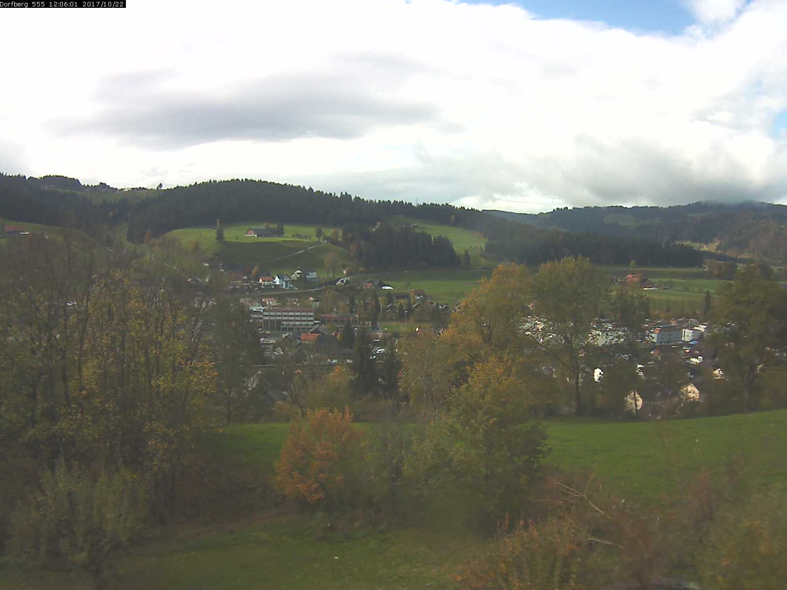 Webcam-Bild: Aussicht vom Dorfberg in Langnau 20171022-120601