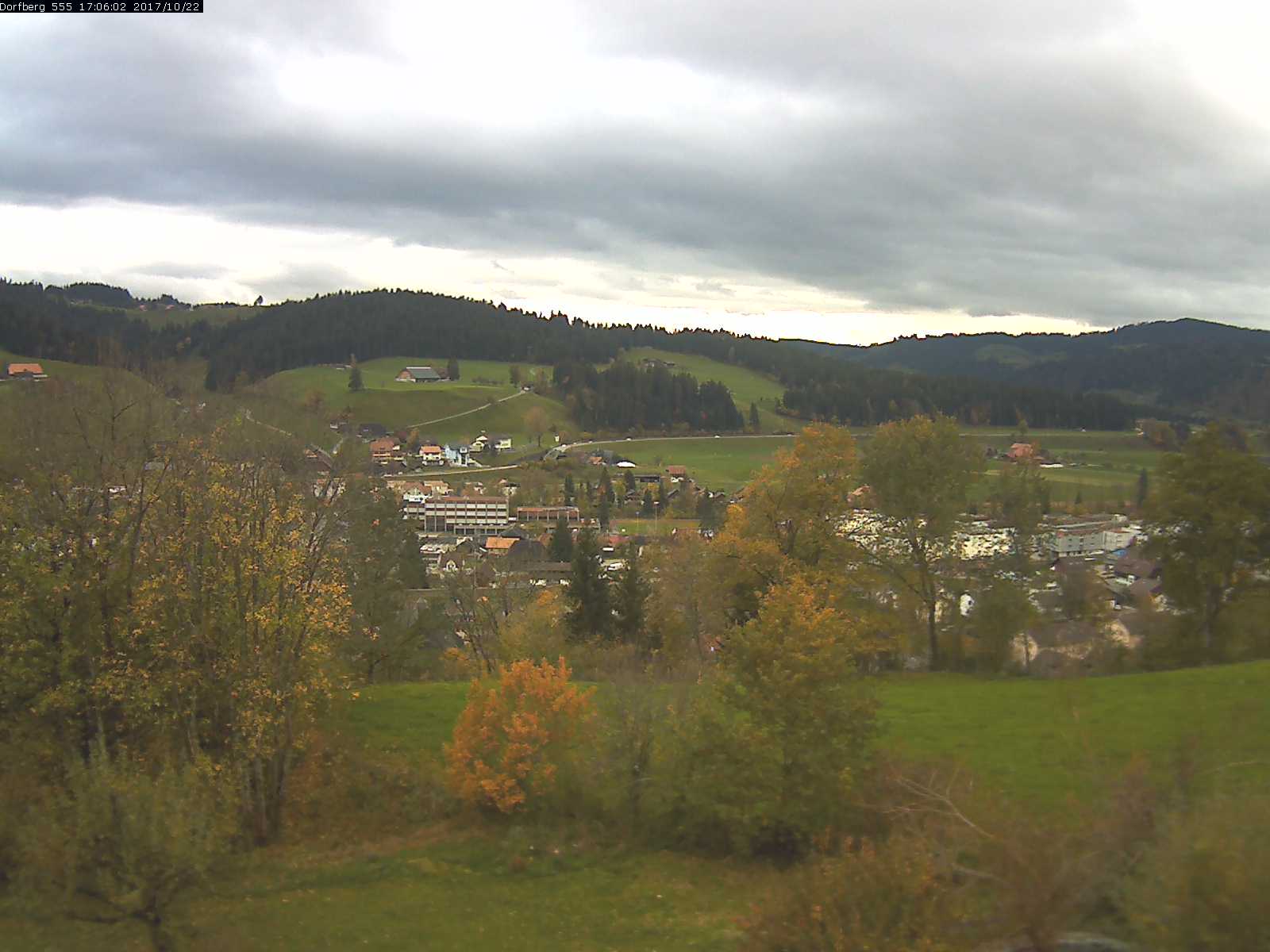 Webcam-Bild: Aussicht vom Dorfberg in Langnau 20171022-170601