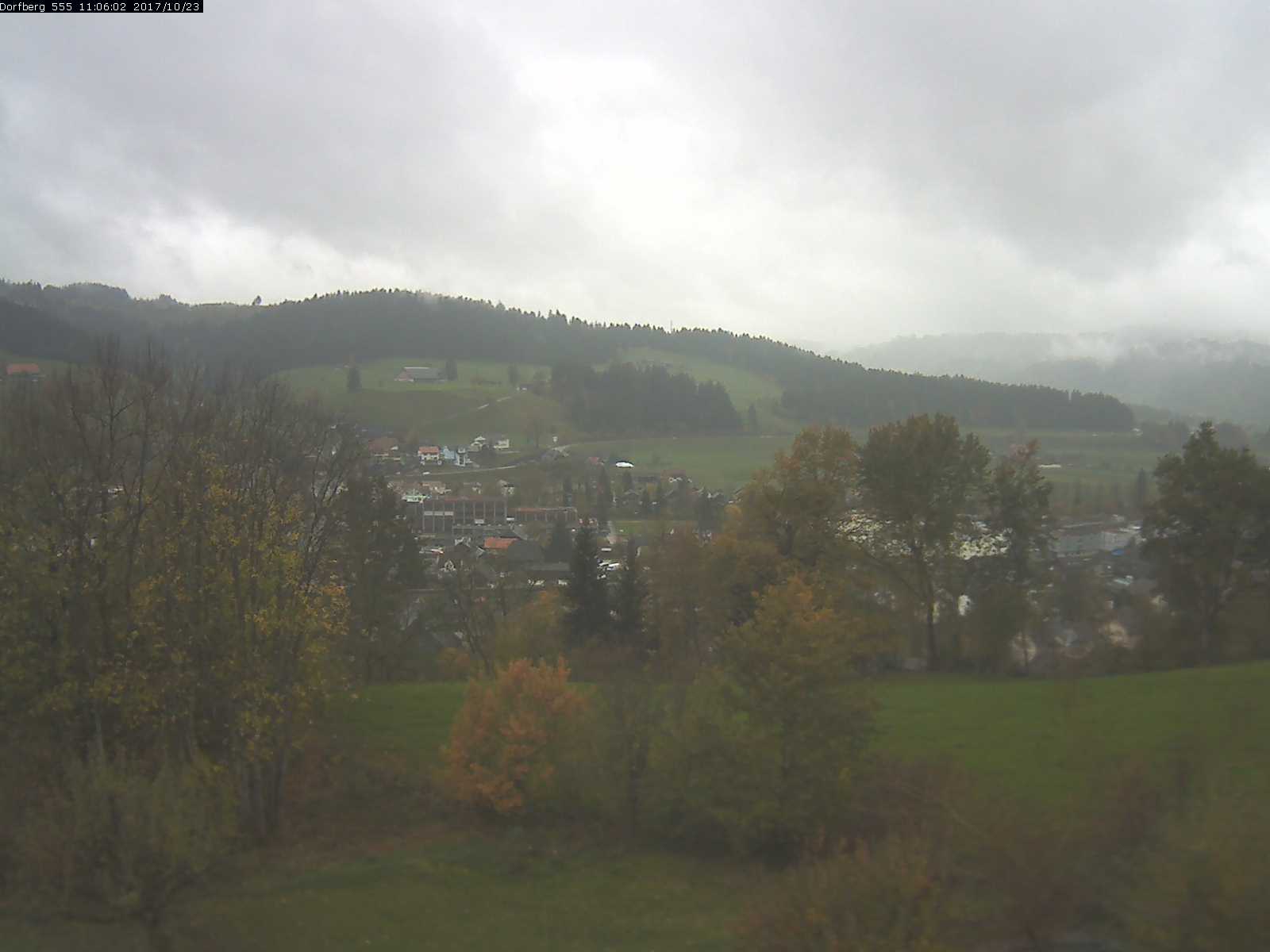 Webcam-Bild: Aussicht vom Dorfberg in Langnau 20171023-110601