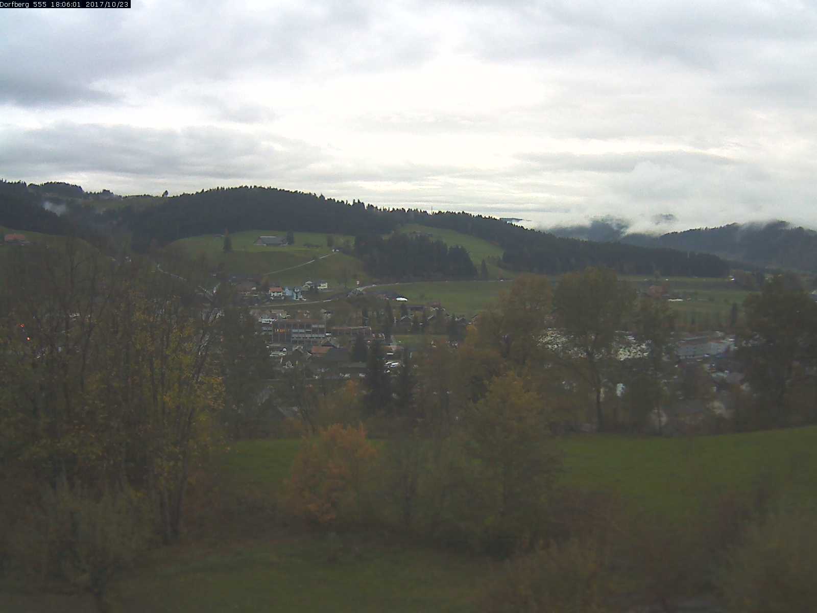 Webcam-Bild: Aussicht vom Dorfberg in Langnau 20171023-180601