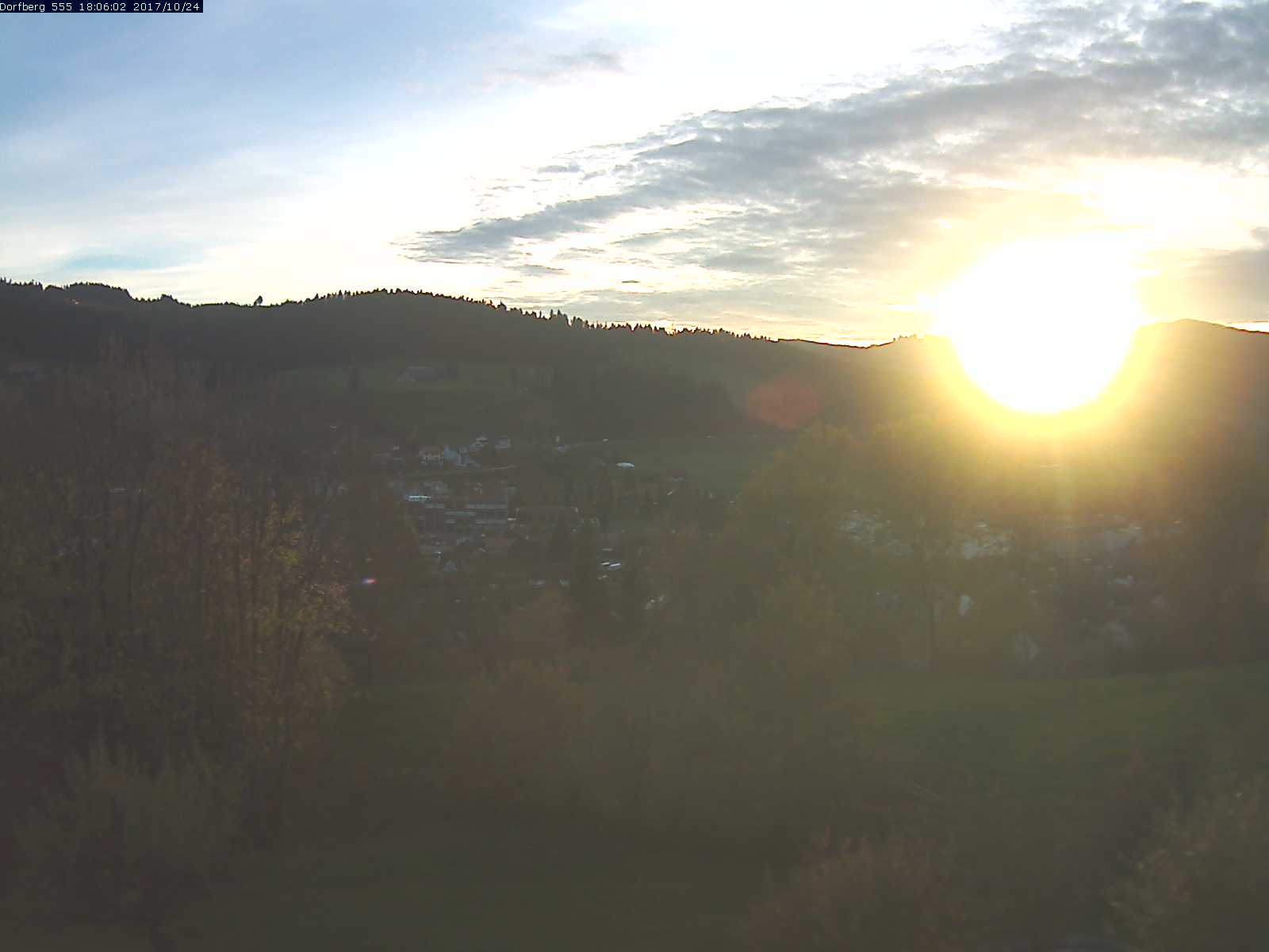 Webcam-Bild: Aussicht vom Dorfberg in Langnau 20171024-180601