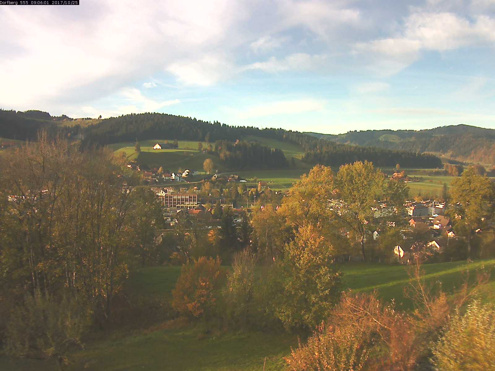Webcam-Bild: Aussicht vom Dorfberg in Langnau 20171025-090601