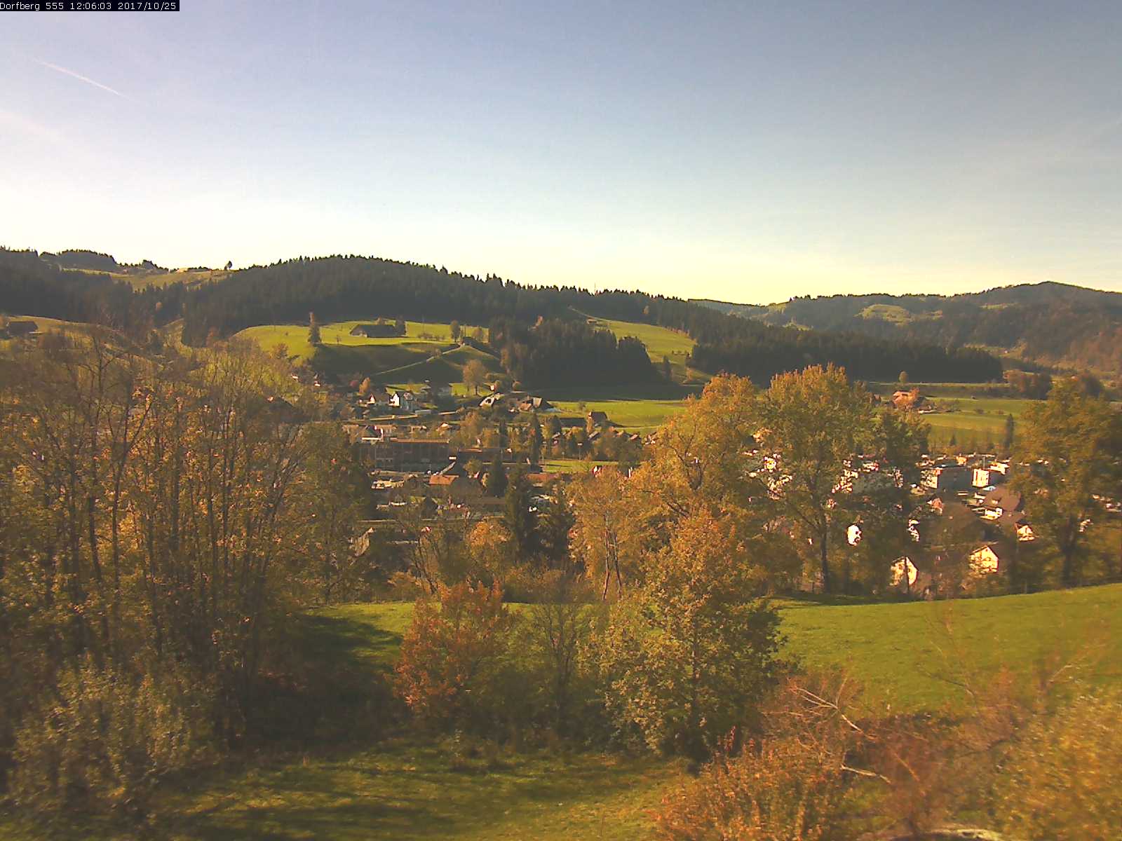 Webcam-Bild: Aussicht vom Dorfberg in Langnau 20171025-120601