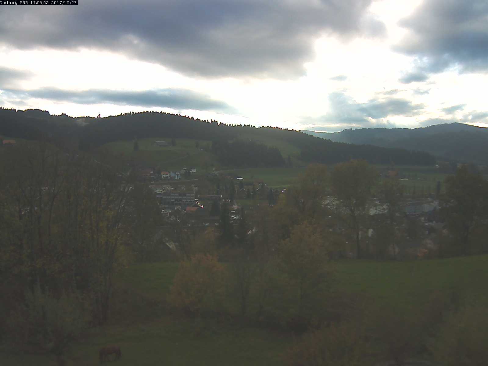 Webcam-Bild: Aussicht vom Dorfberg in Langnau 20171027-170601