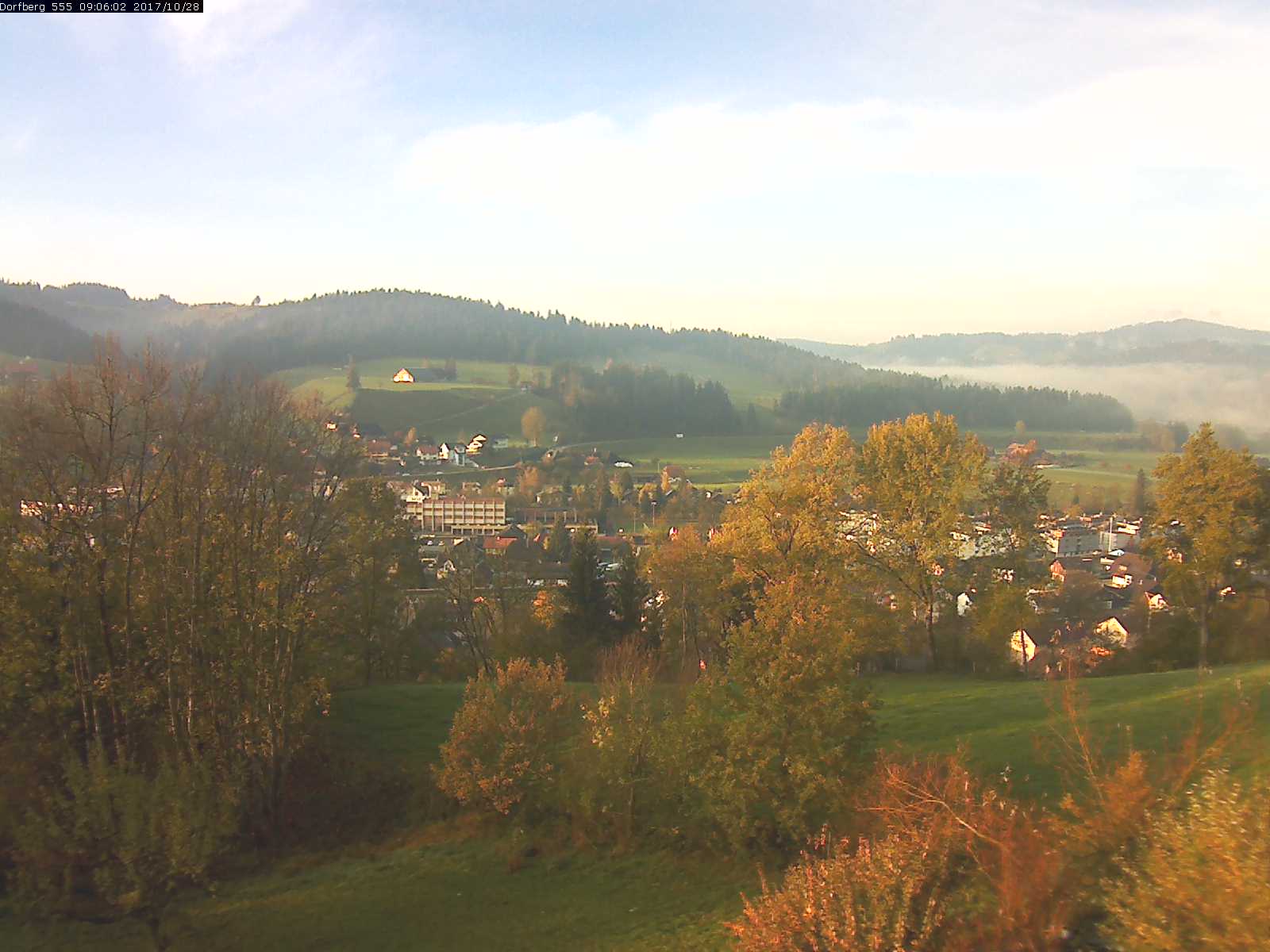 Webcam-Bild: Aussicht vom Dorfberg in Langnau 20171028-090601