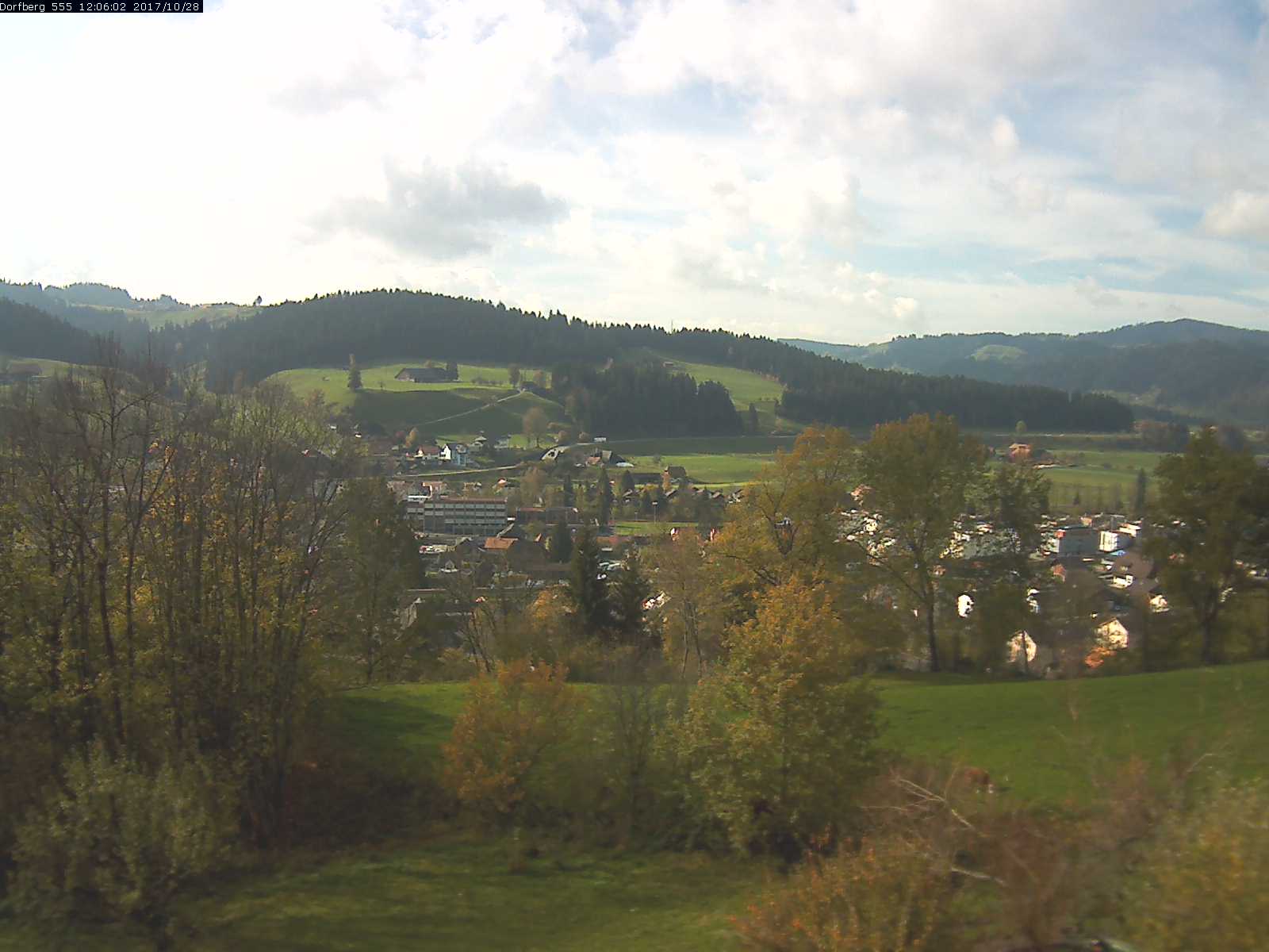 Webcam-Bild: Aussicht vom Dorfberg in Langnau 20171028-120601