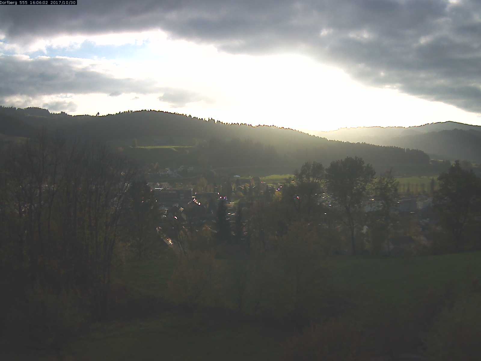 Webcam-Bild: Aussicht vom Dorfberg in Langnau 20171030-160601