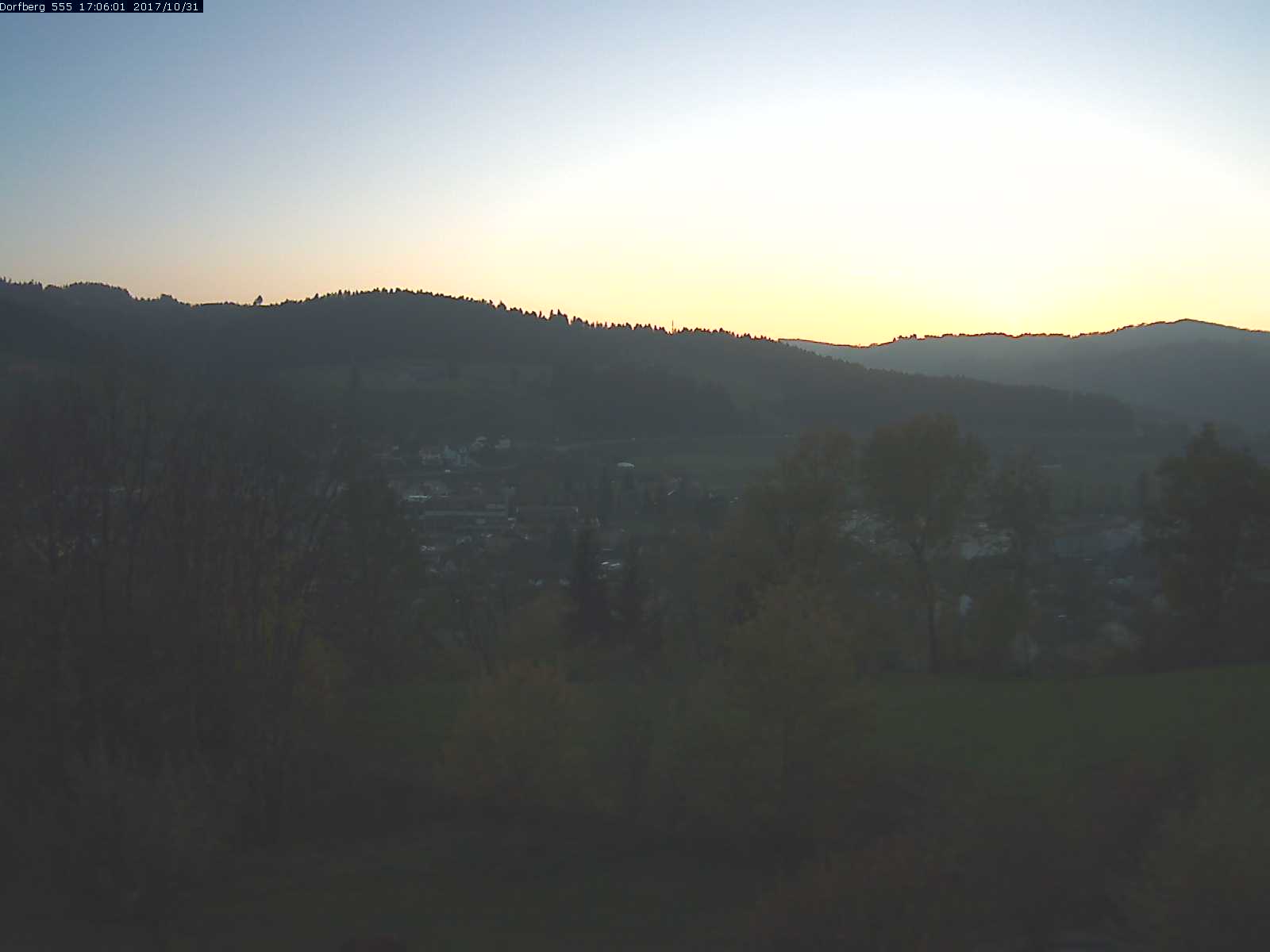 Webcam-Bild: Aussicht vom Dorfberg in Langnau 20171031-170601