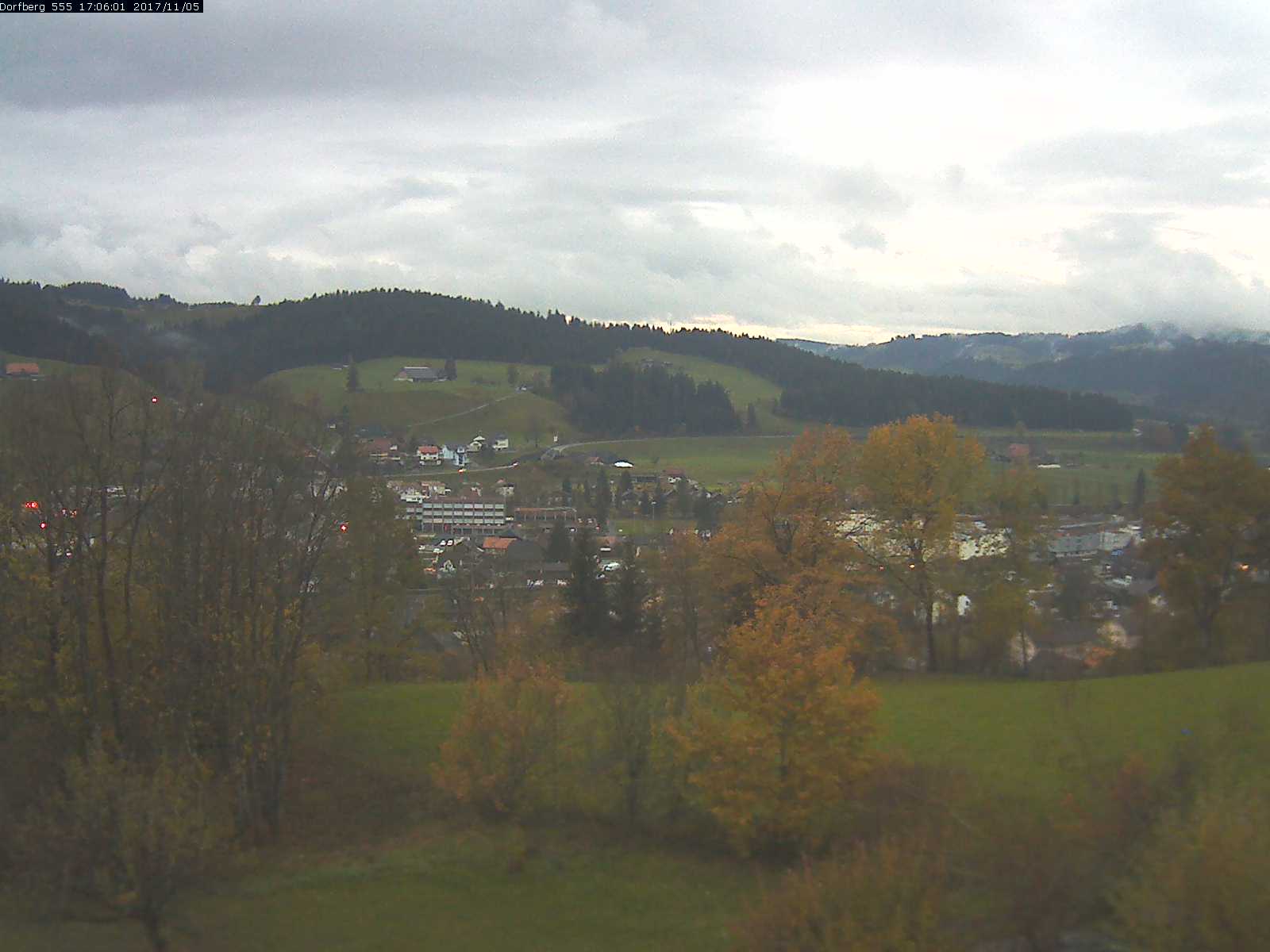 Webcam-Bild: Aussicht vom Dorfberg in Langnau 20171105-170601