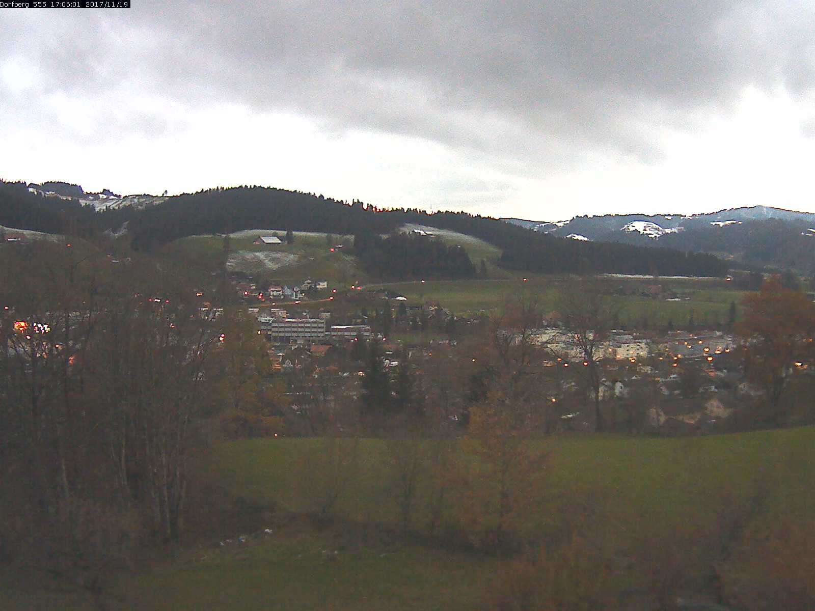 Webcam-Bild: Aussicht vom Dorfberg in Langnau 20171119-170601