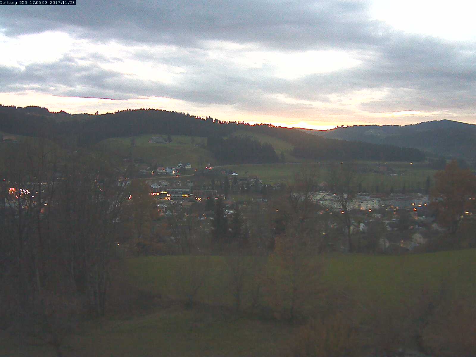 Webcam-Bild: Aussicht vom Dorfberg in Langnau 20171123-170601