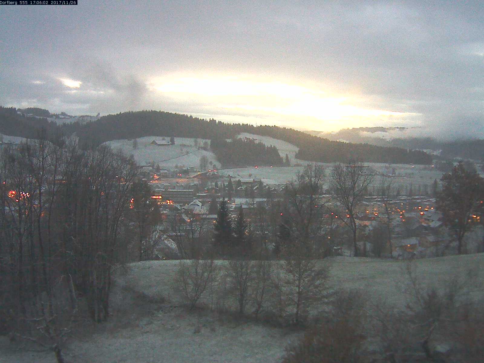 Webcam-Bild: Aussicht vom Dorfberg in Langnau 20171126-170601