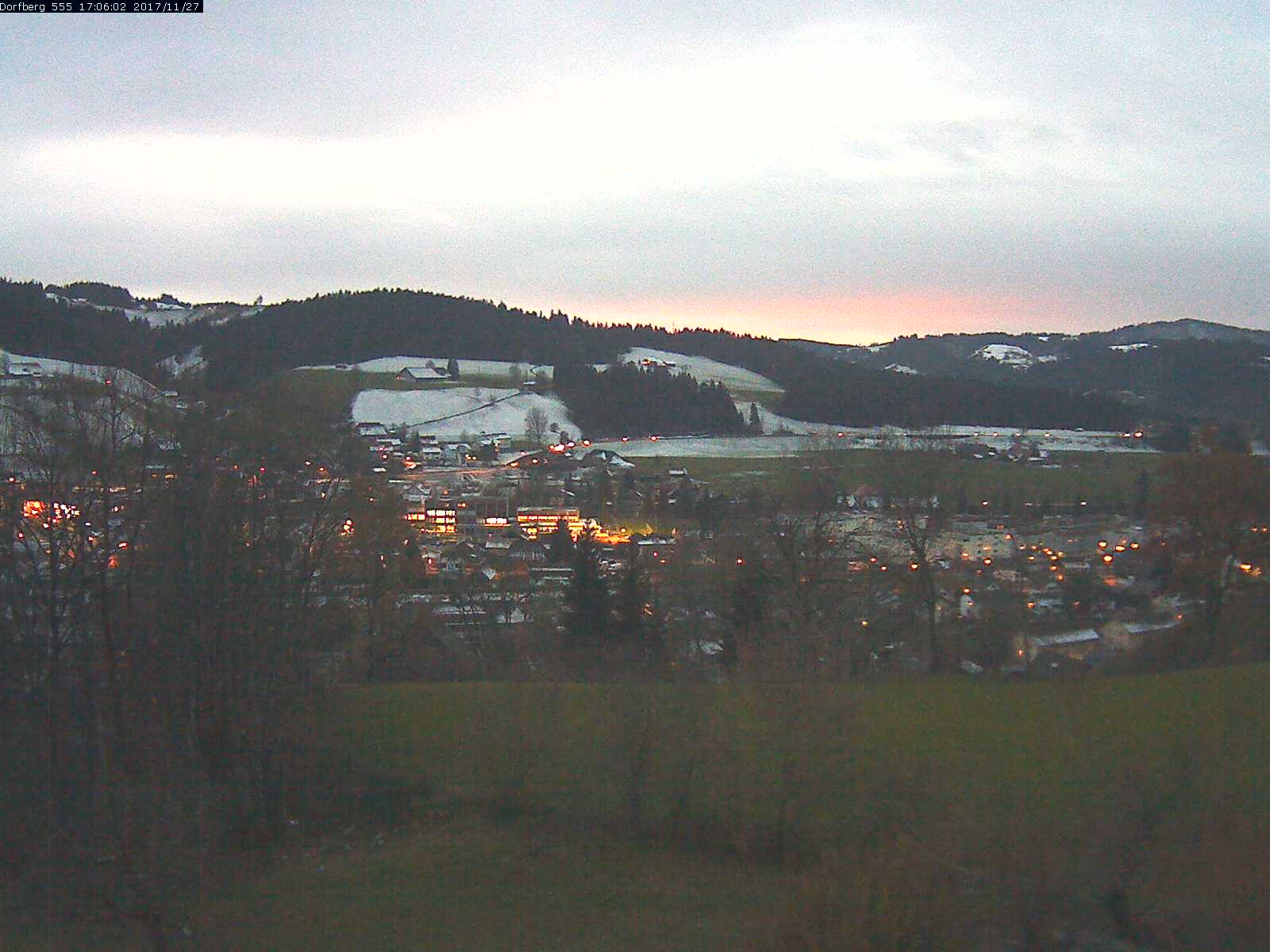 Webcam-Bild: Aussicht vom Dorfberg in Langnau 20171127-170601
