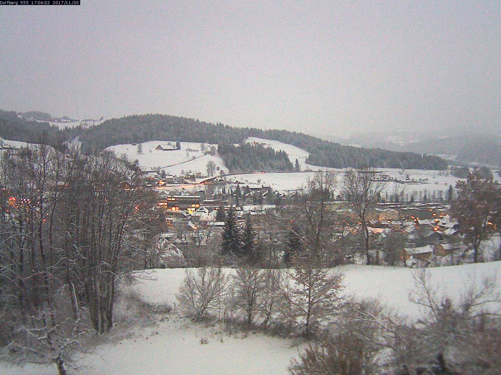 Webcam-Bild: Aussicht vom Dorfberg in Langnau 20171130-170601