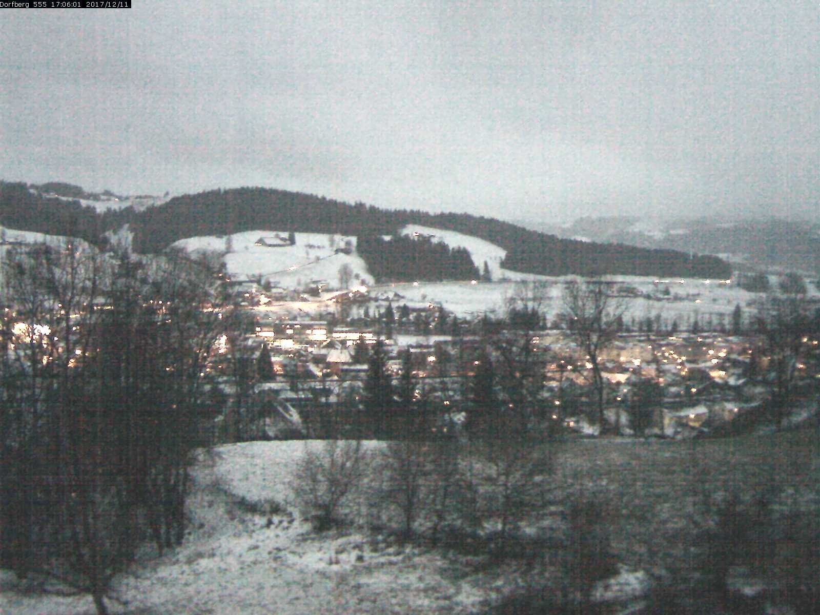 Webcam-Bild: Aussicht vom Dorfberg in Langnau 20171211-170601