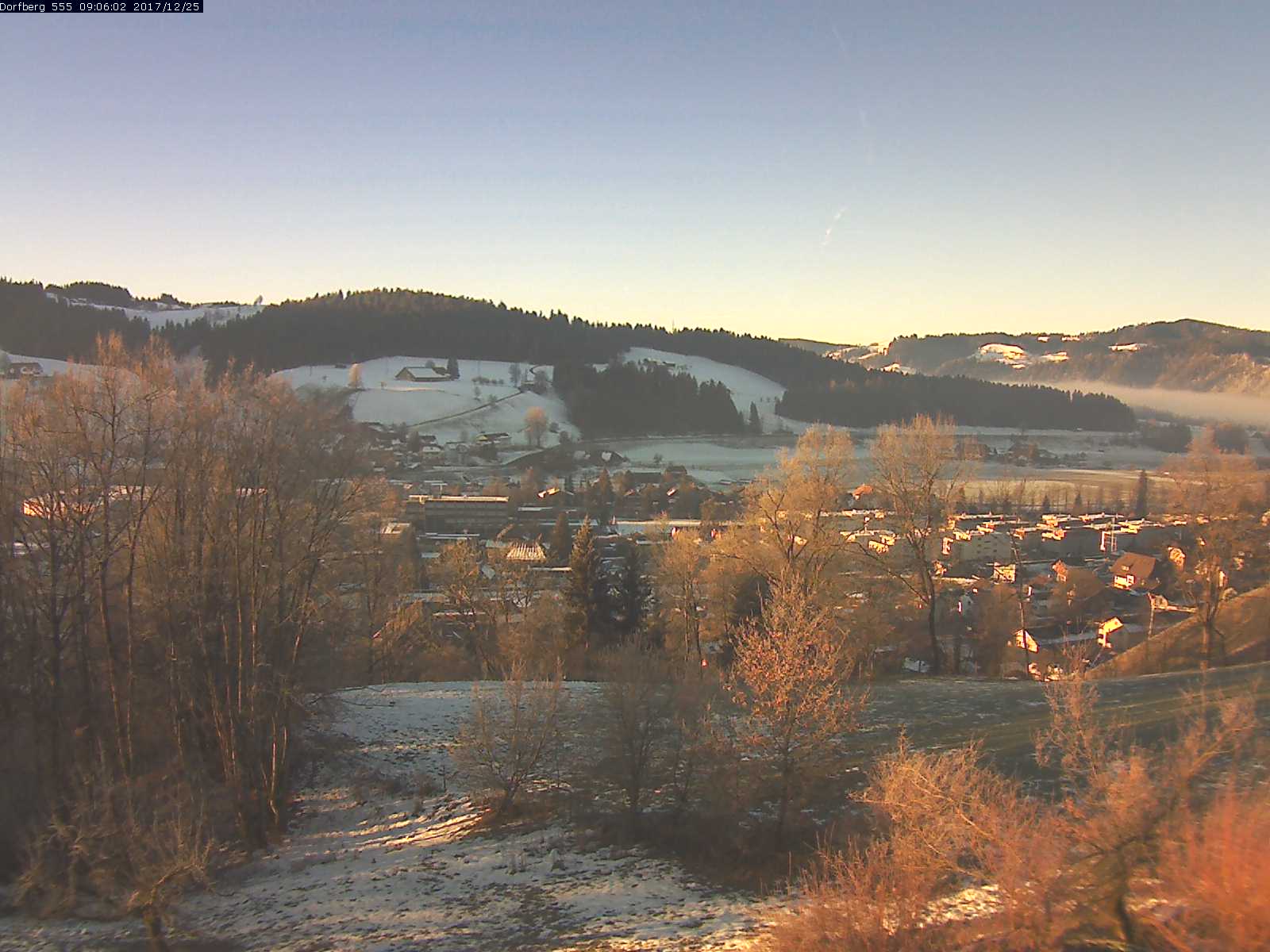 Webcam-Bild: Aussicht vom Dorfberg in Langnau 20171225-090601