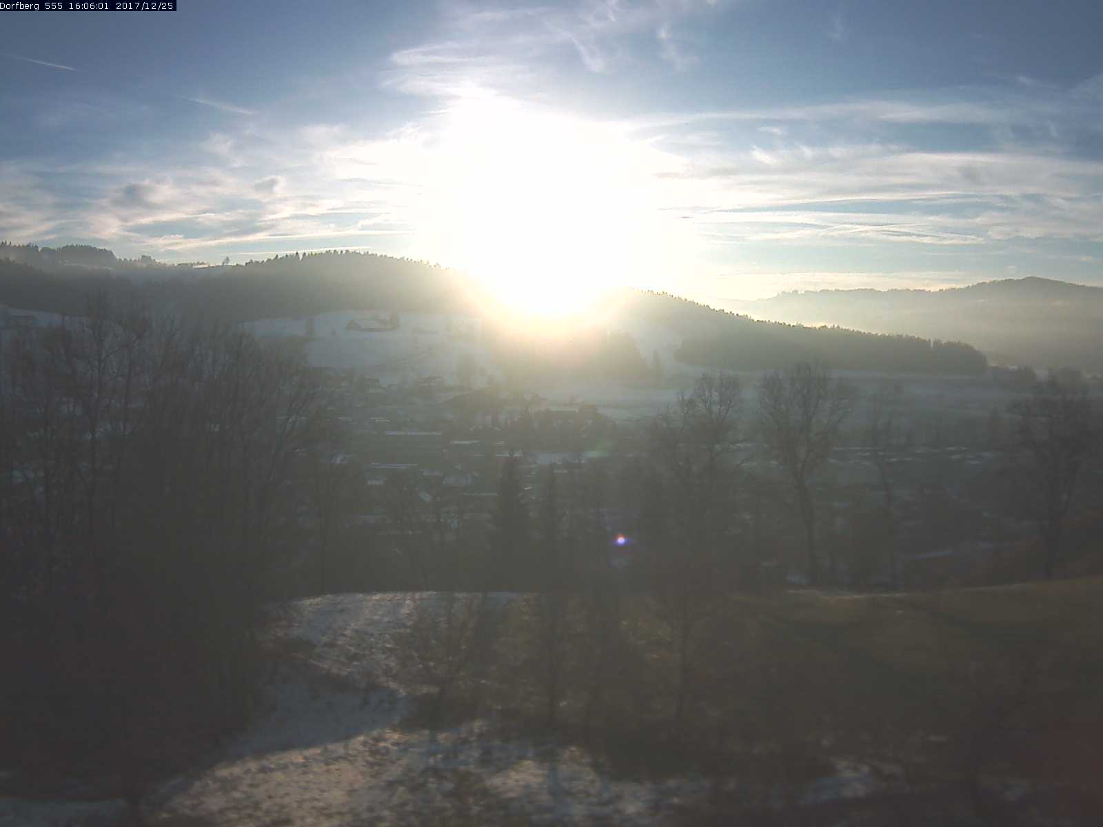 Webcam-Bild: Aussicht vom Dorfberg in Langnau 20171225-160601