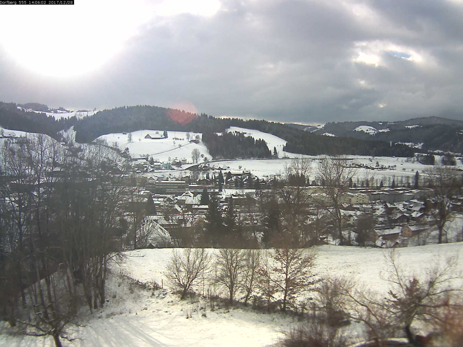 Webcam-Bild: Aussicht vom Dorfberg in Langnau 20171228-140601