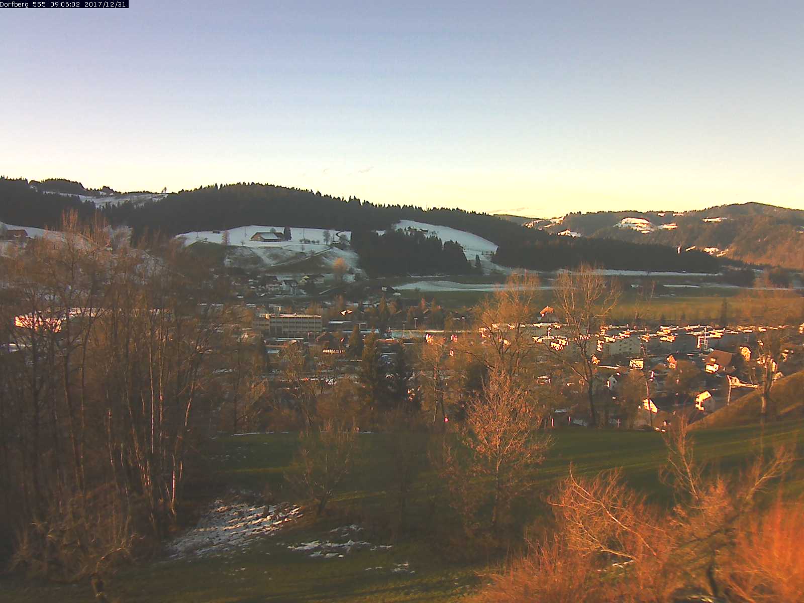 Webcam-Bild: Aussicht vom Dorfberg in Langnau 20171231-090601