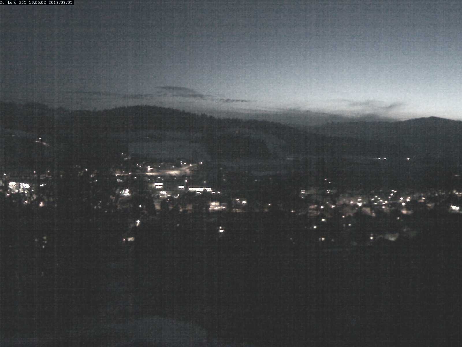 Webcam-Bild: Aussicht vom Dorfberg in Langnau 20180305-190601