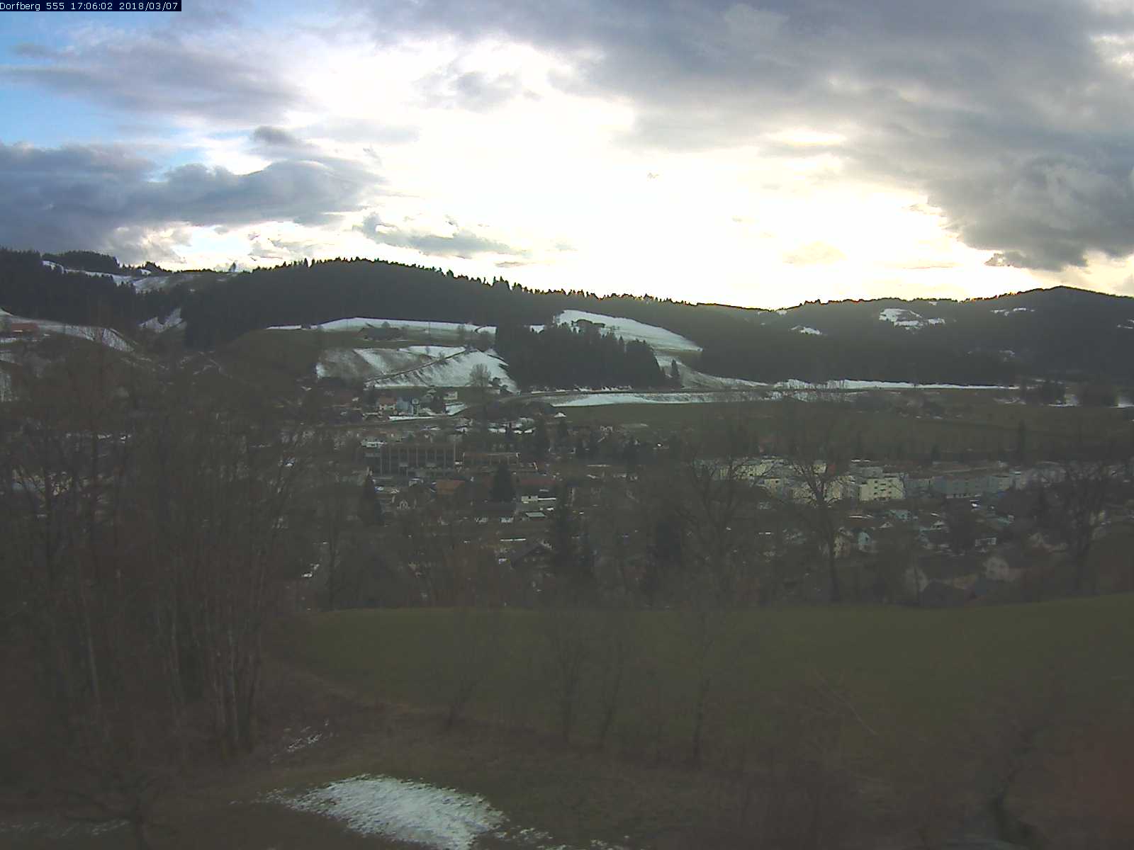 Webcam-Bild: Aussicht vom Dorfberg in Langnau 20180307-170601