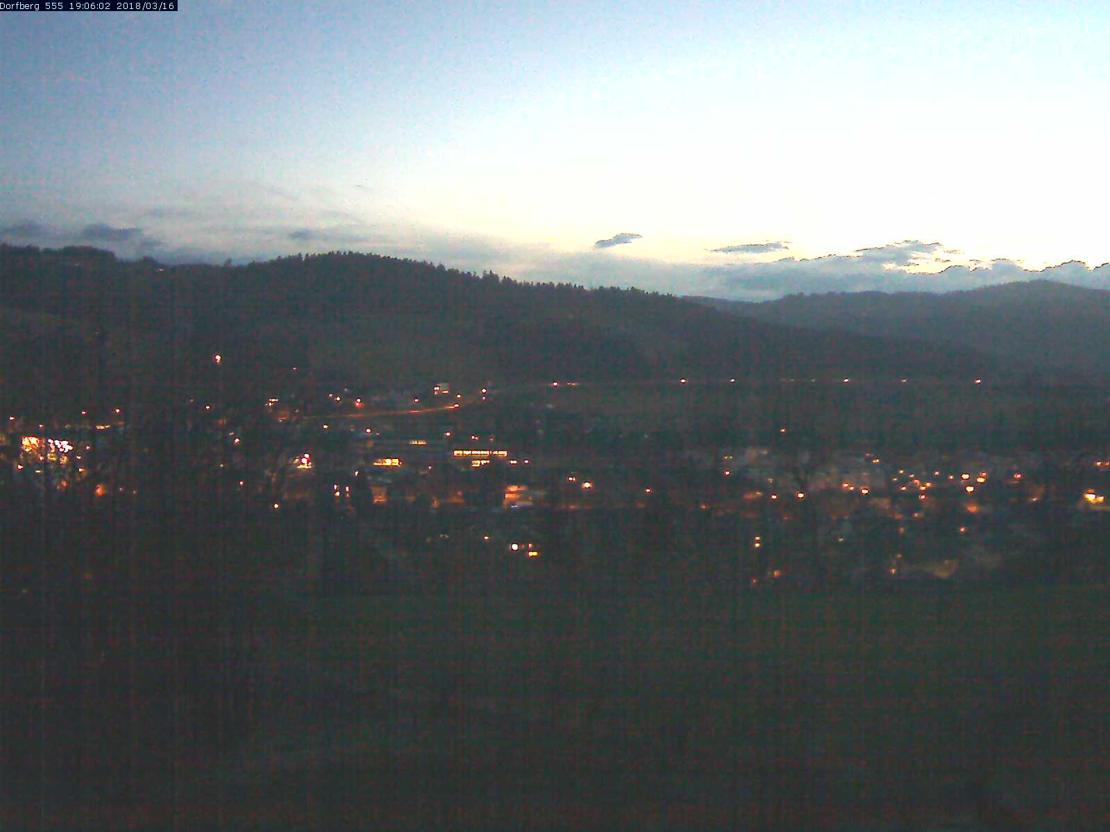 Webcam-Bild: Aussicht vom Dorfberg in Langnau 20180316-190601