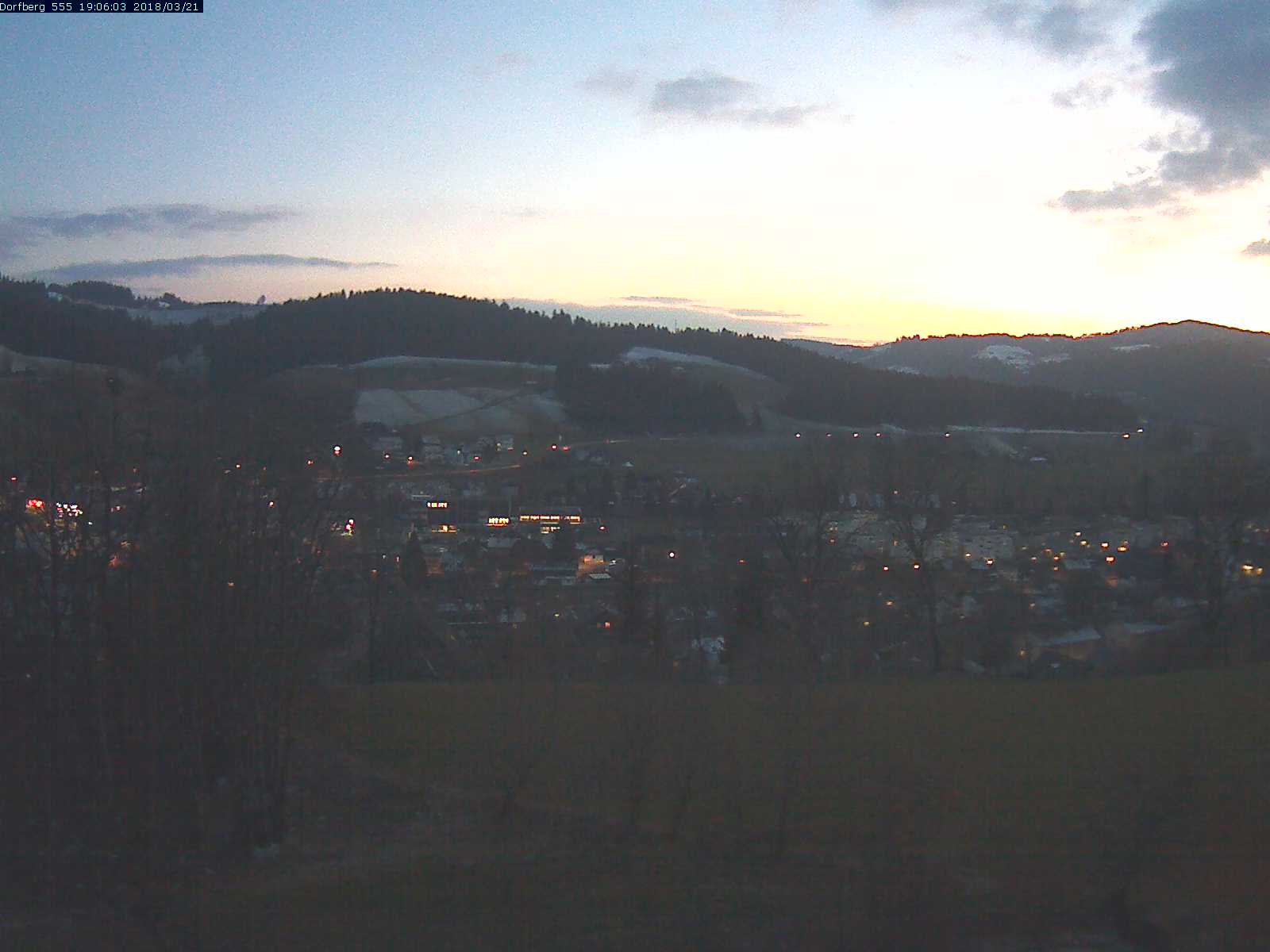 Webcam-Bild: Aussicht vom Dorfberg in Langnau 20180321-190601