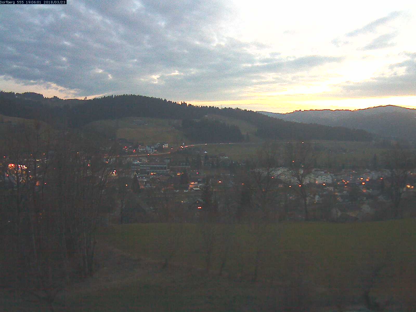 Webcam-Bild: Aussicht vom Dorfberg in Langnau 20180323-190601