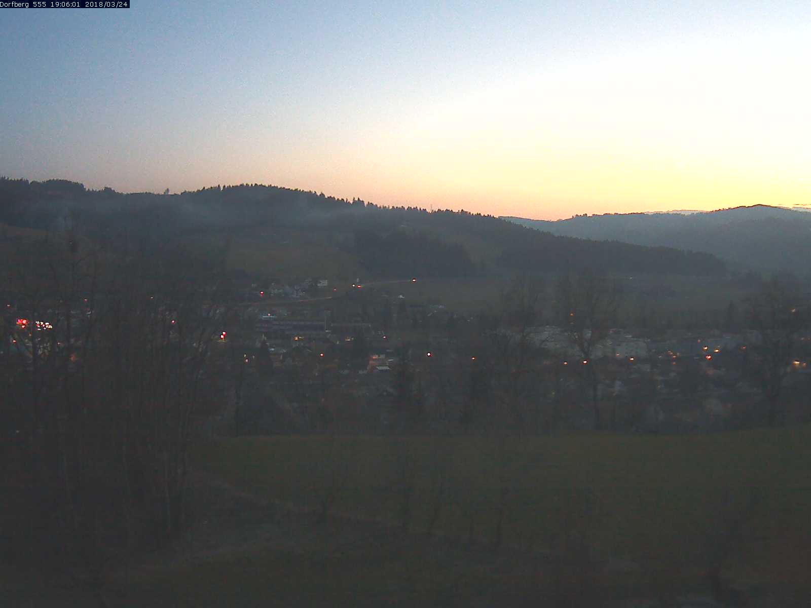 Webcam-Bild: Aussicht vom Dorfberg in Langnau 20180324-190601