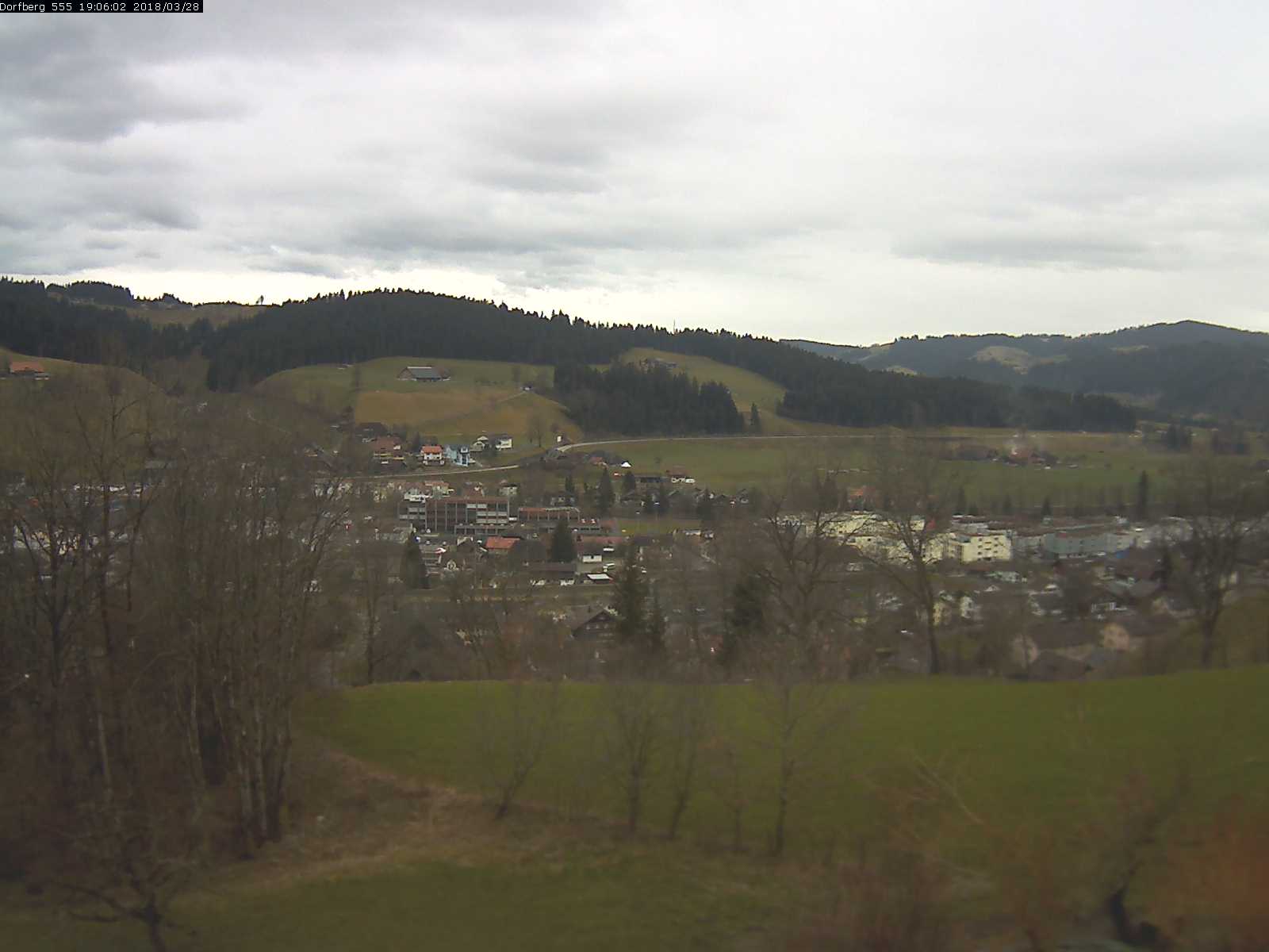 Webcam-Bild: Aussicht vom Dorfberg in Langnau 20180328-190601