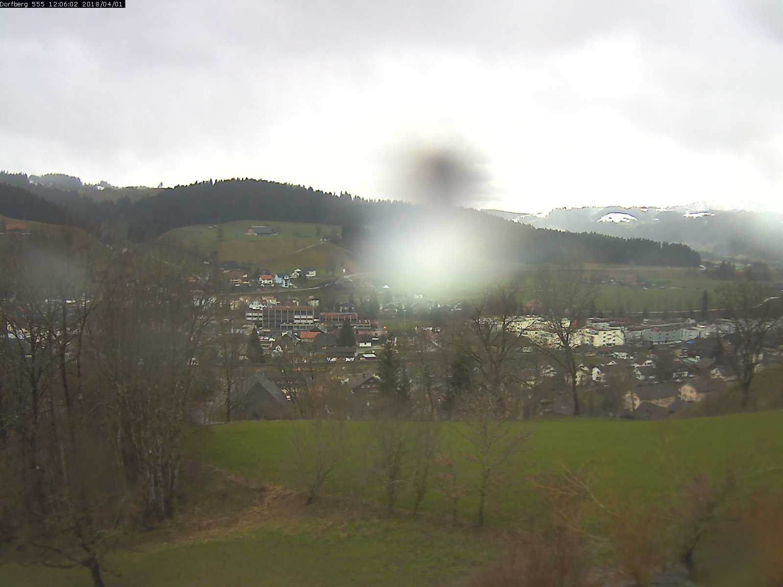 Webcam-Bild: Aussicht vom Dorfberg in Langnau 20180401-120601
