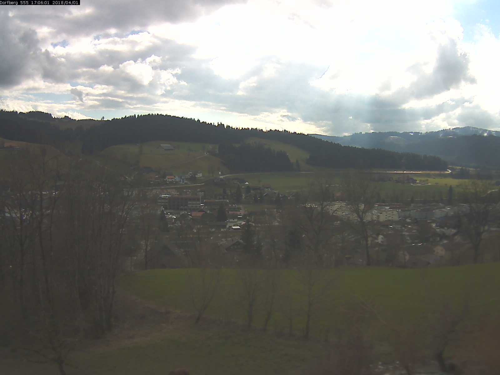 Webcam-Bild: Aussicht vom Dorfberg in Langnau 20180401-170601