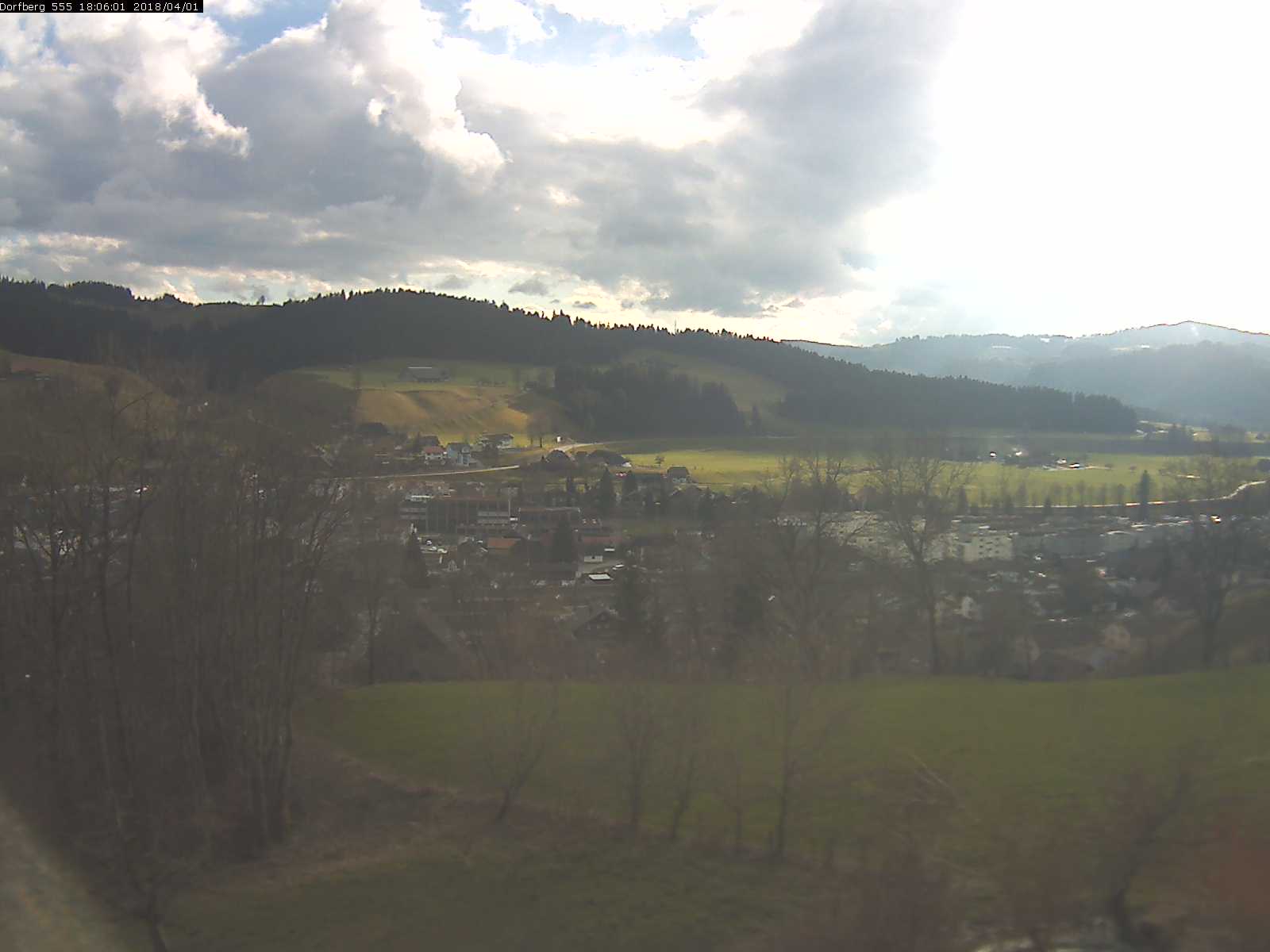 Webcam-Bild: Aussicht vom Dorfberg in Langnau 20180401-180601