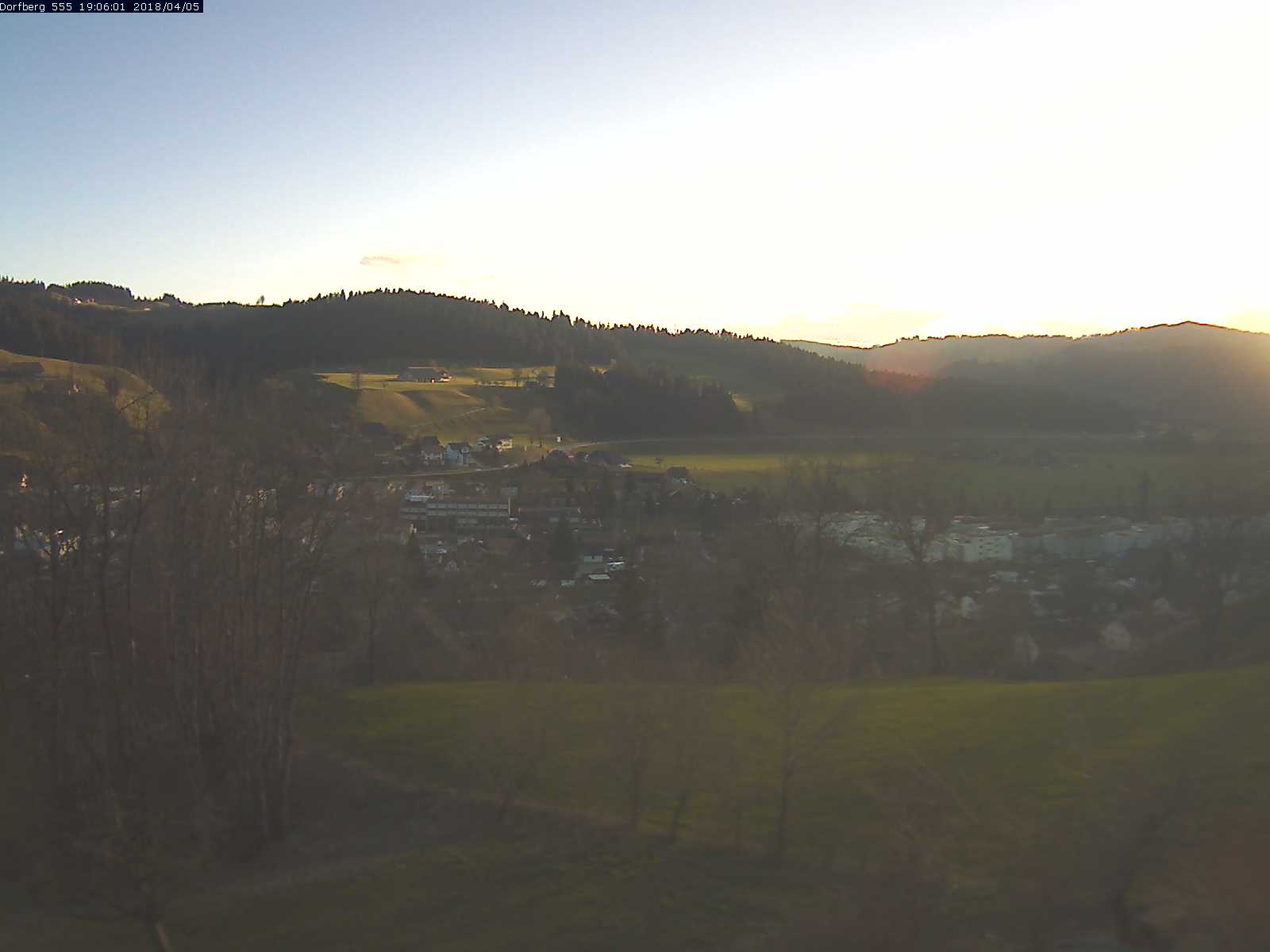 Webcam-Bild: Aussicht vom Dorfberg in Langnau 20180405-190601