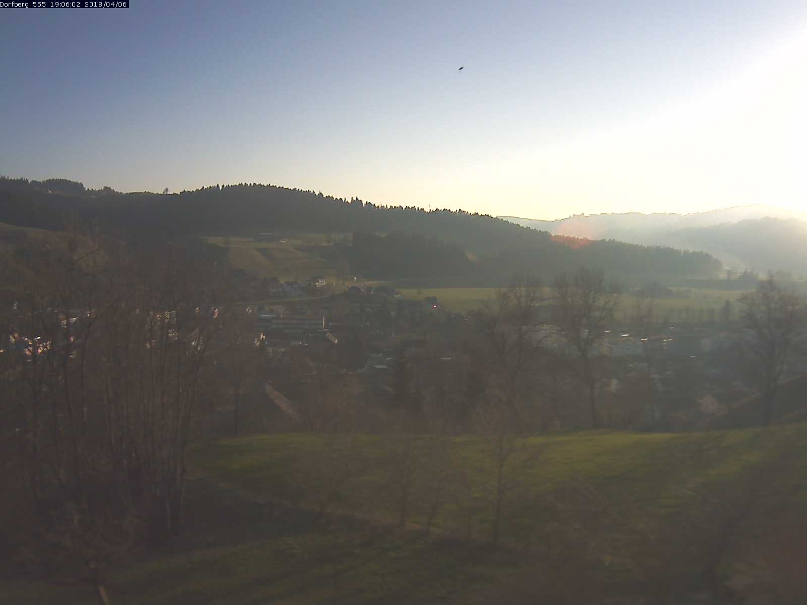 Webcam-Bild: Aussicht vom Dorfberg in Langnau 20180406-190601