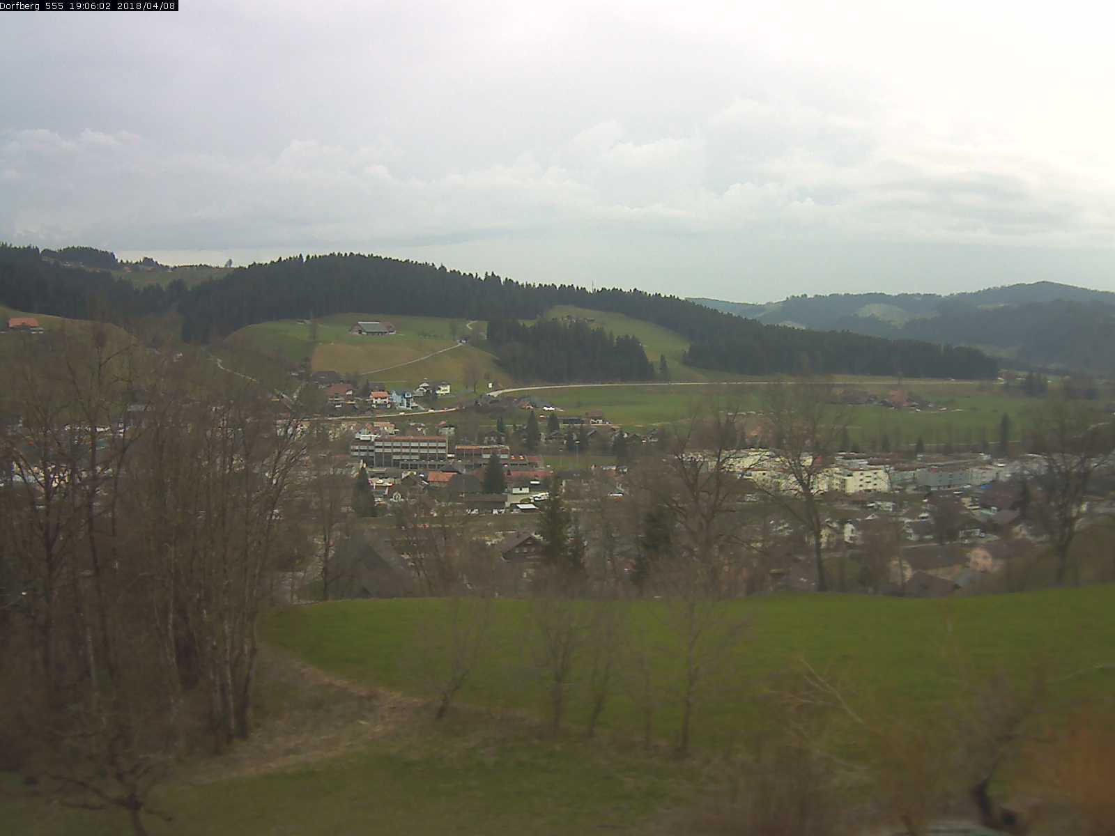 Webcam-Bild: Aussicht vom Dorfberg in Langnau 20180408-190601