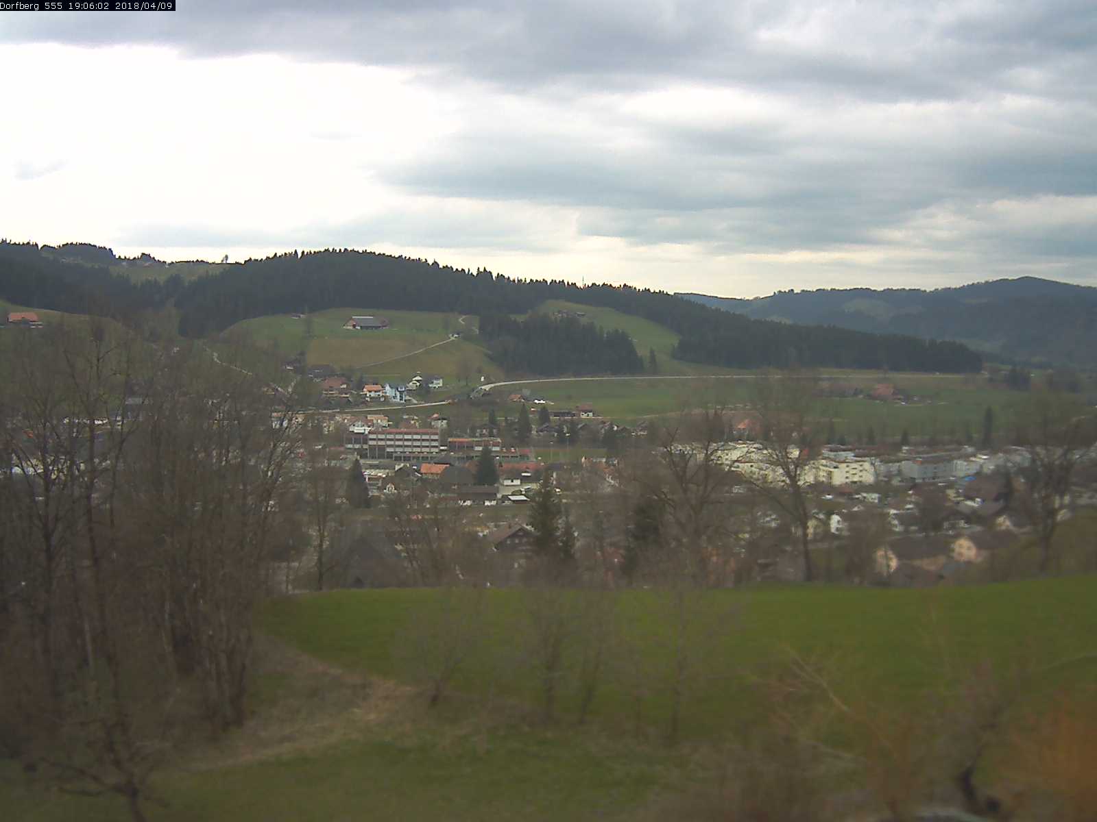 Webcam-Bild: Aussicht vom Dorfberg in Langnau 20180409-190601