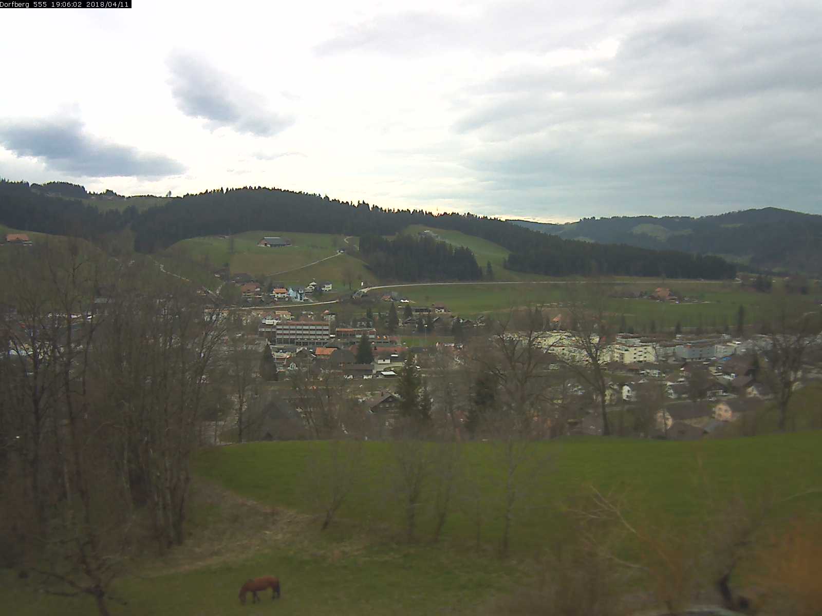 Webcam-Bild: Aussicht vom Dorfberg in Langnau 20180411-190601
