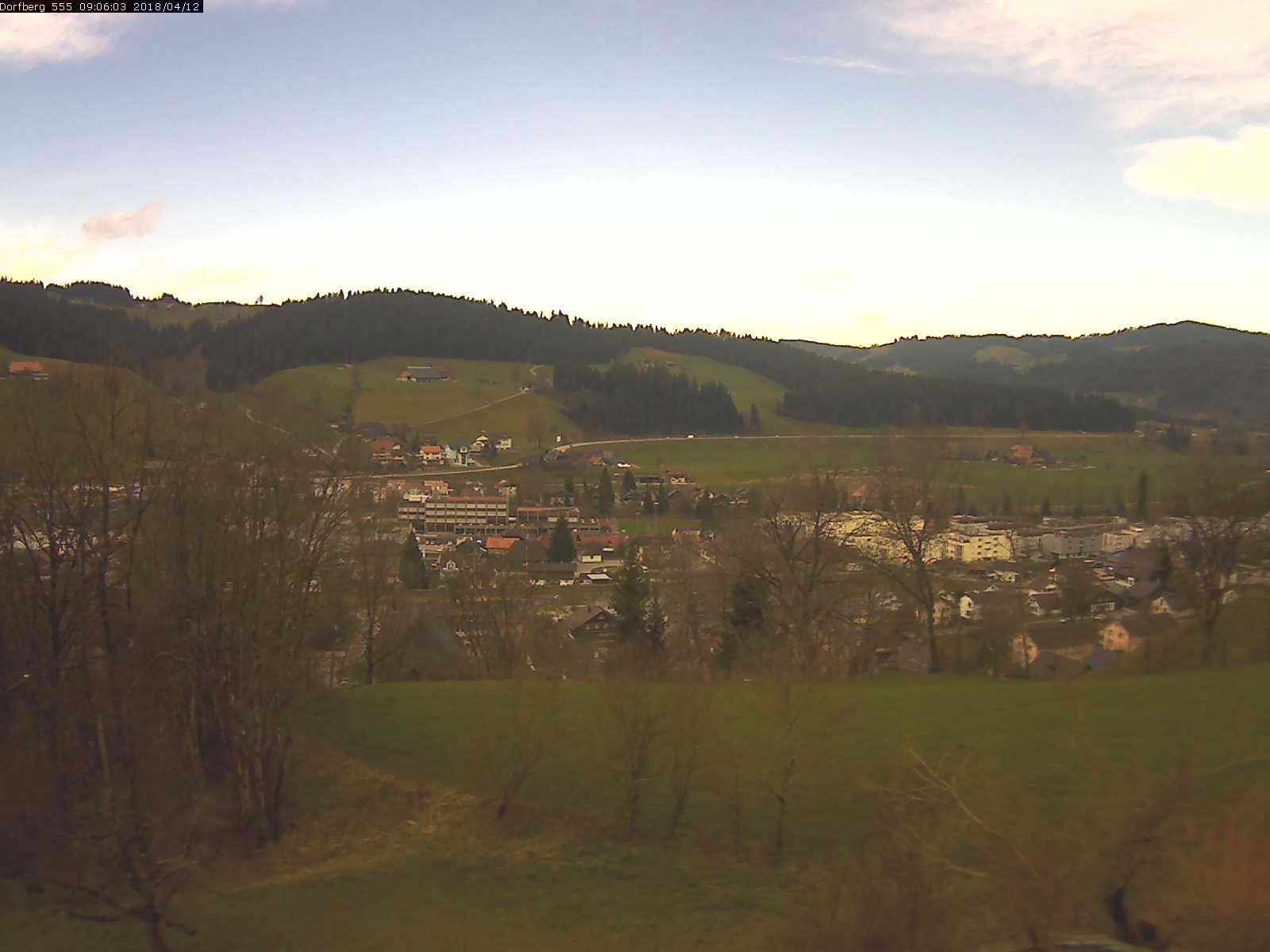 Webcam-Bild: Aussicht vom Dorfberg in Langnau 20180412-090601