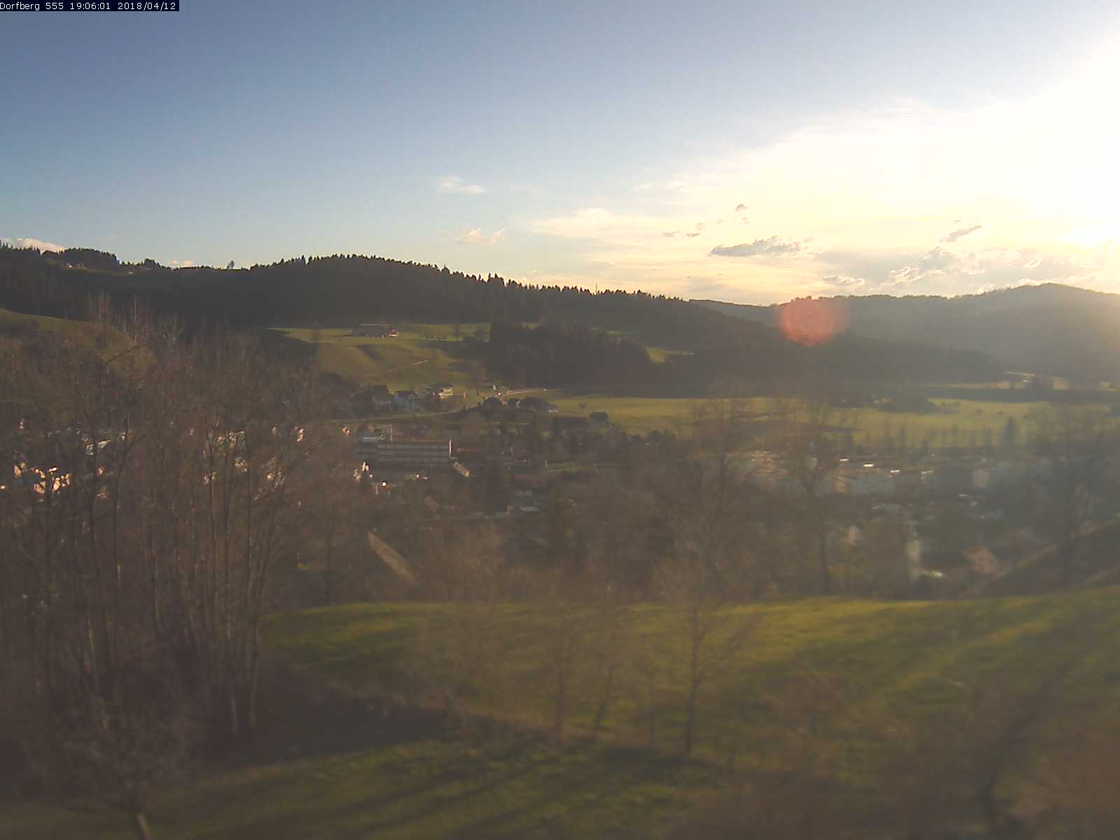 Webcam-Bild: Aussicht vom Dorfberg in Langnau 20180412-190601