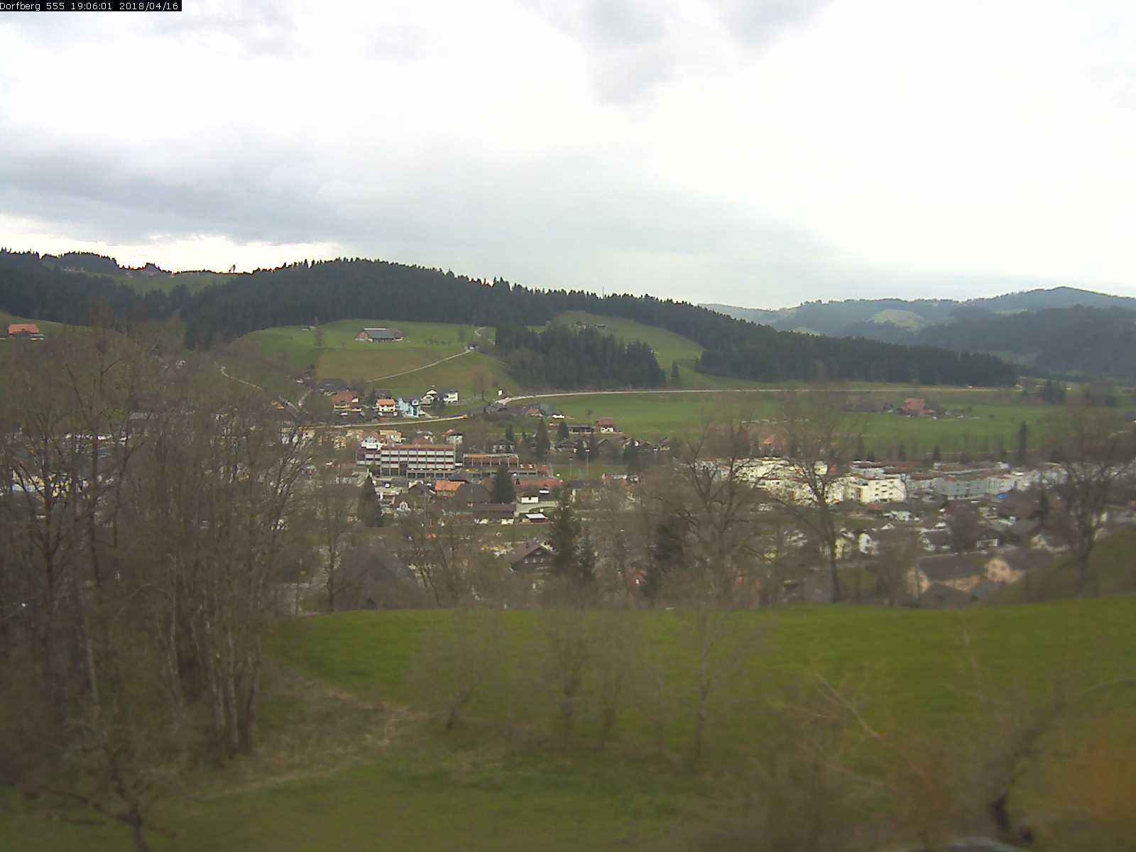 Webcam-Bild: Aussicht vom Dorfberg in Langnau 20180416-190601