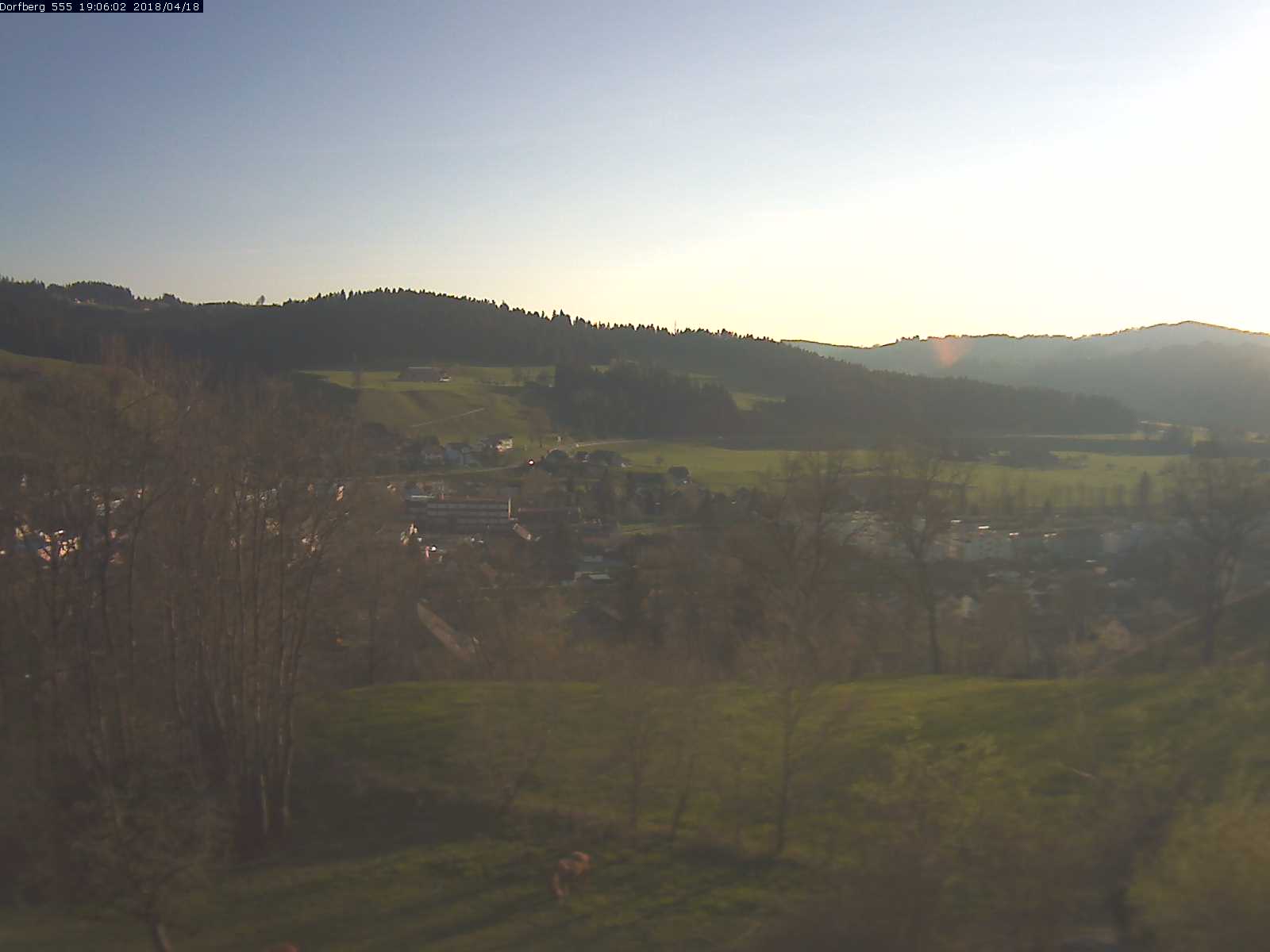 Webcam-Bild: Aussicht vom Dorfberg in Langnau 20180418-190601