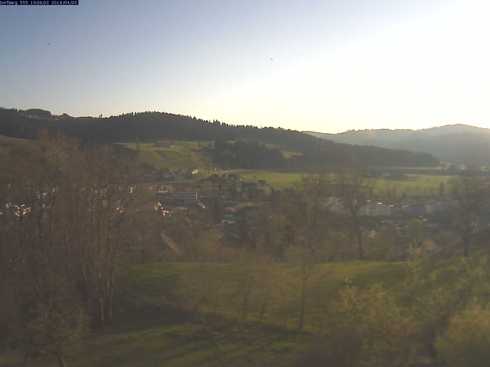 Webcam-Bild: Aussicht vom Dorfberg in Langnau 20180420-190602